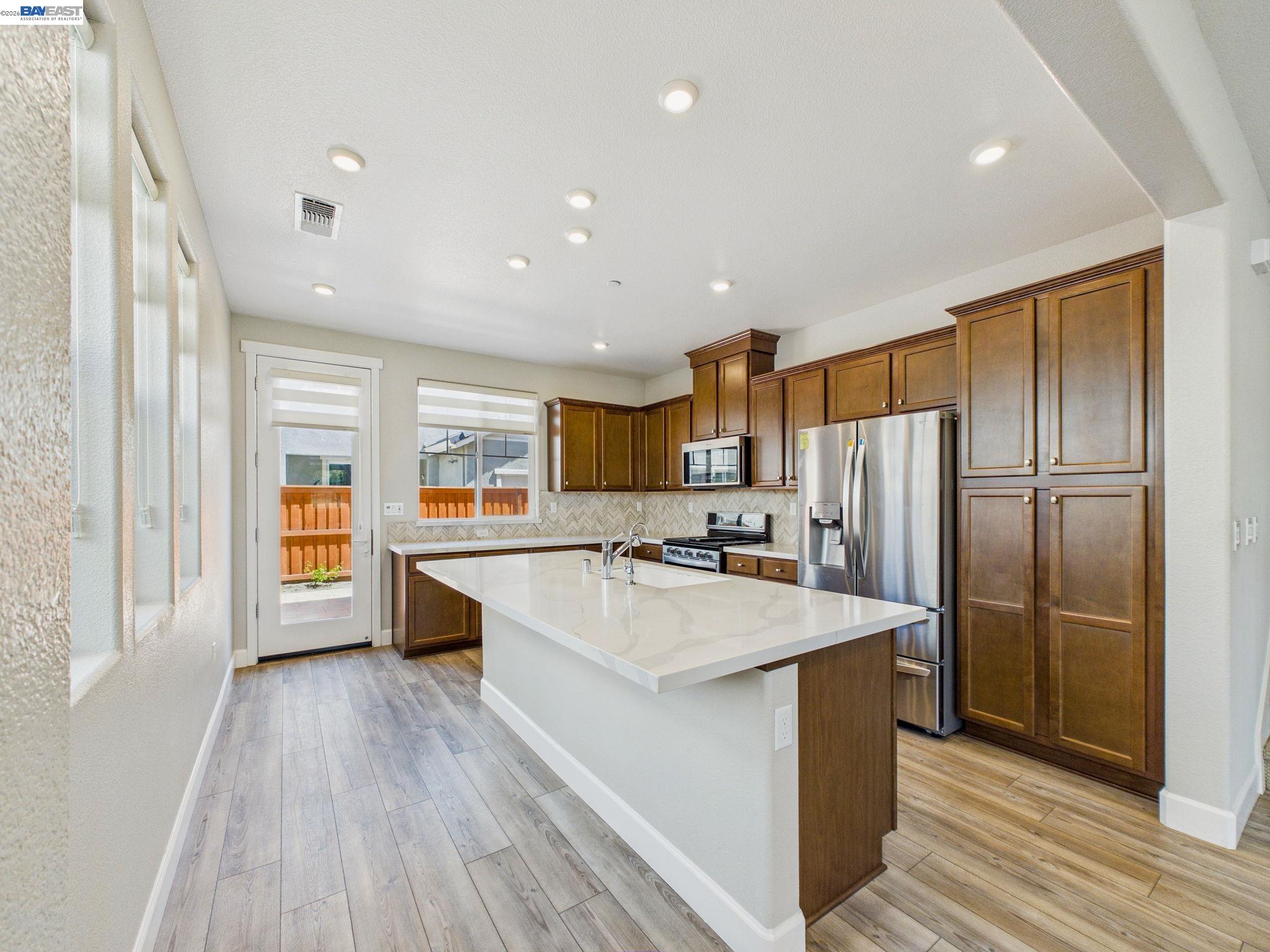 233 E Central Pkwy, Mountain House CA 95391 — photo 10