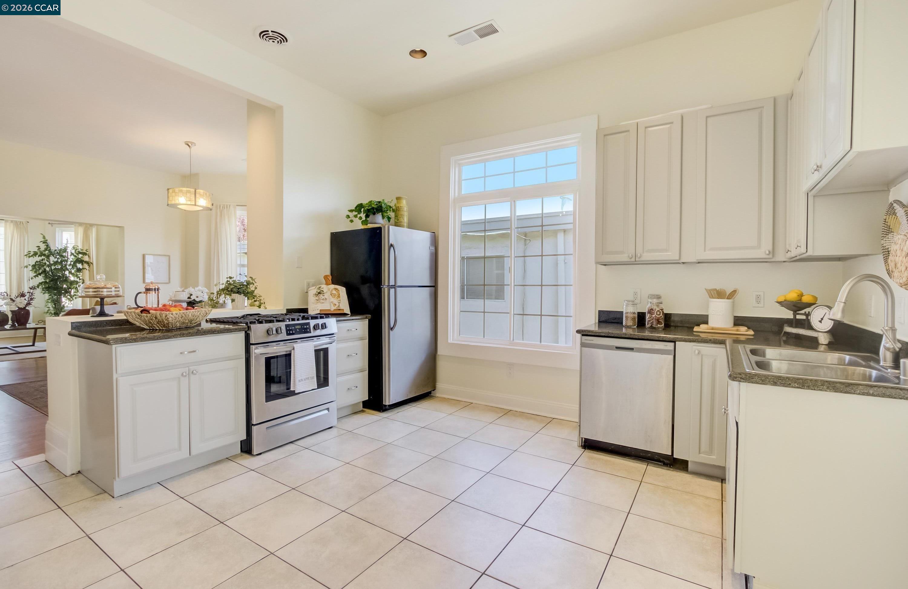 1522 Harmon St, Berkeley CA 94703 — photo 13