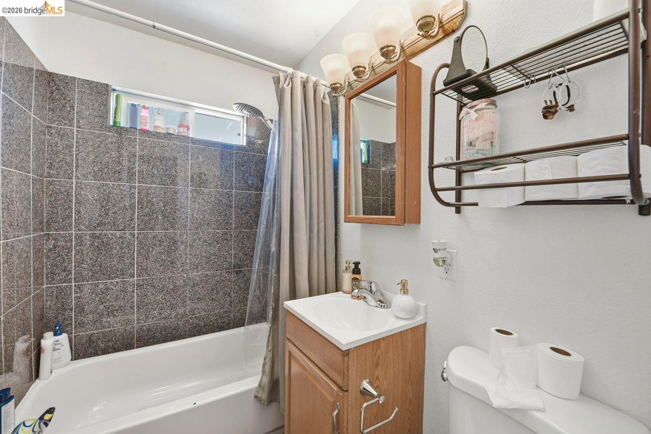 5936 Martin Luther King Jr Way, Oakland CA 94609 — photo 14