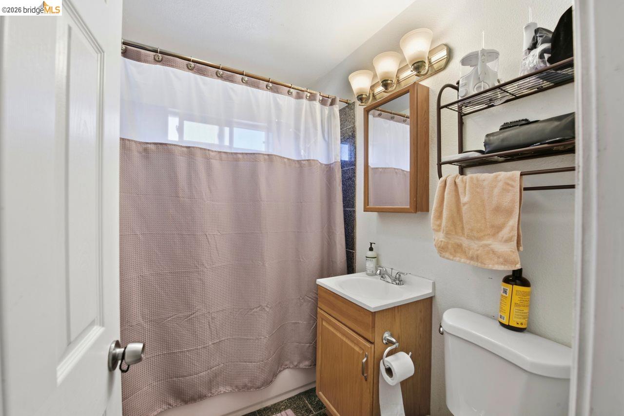 5936 Martin Luther King Jr Way, Oakland CA 94609 — photo 15