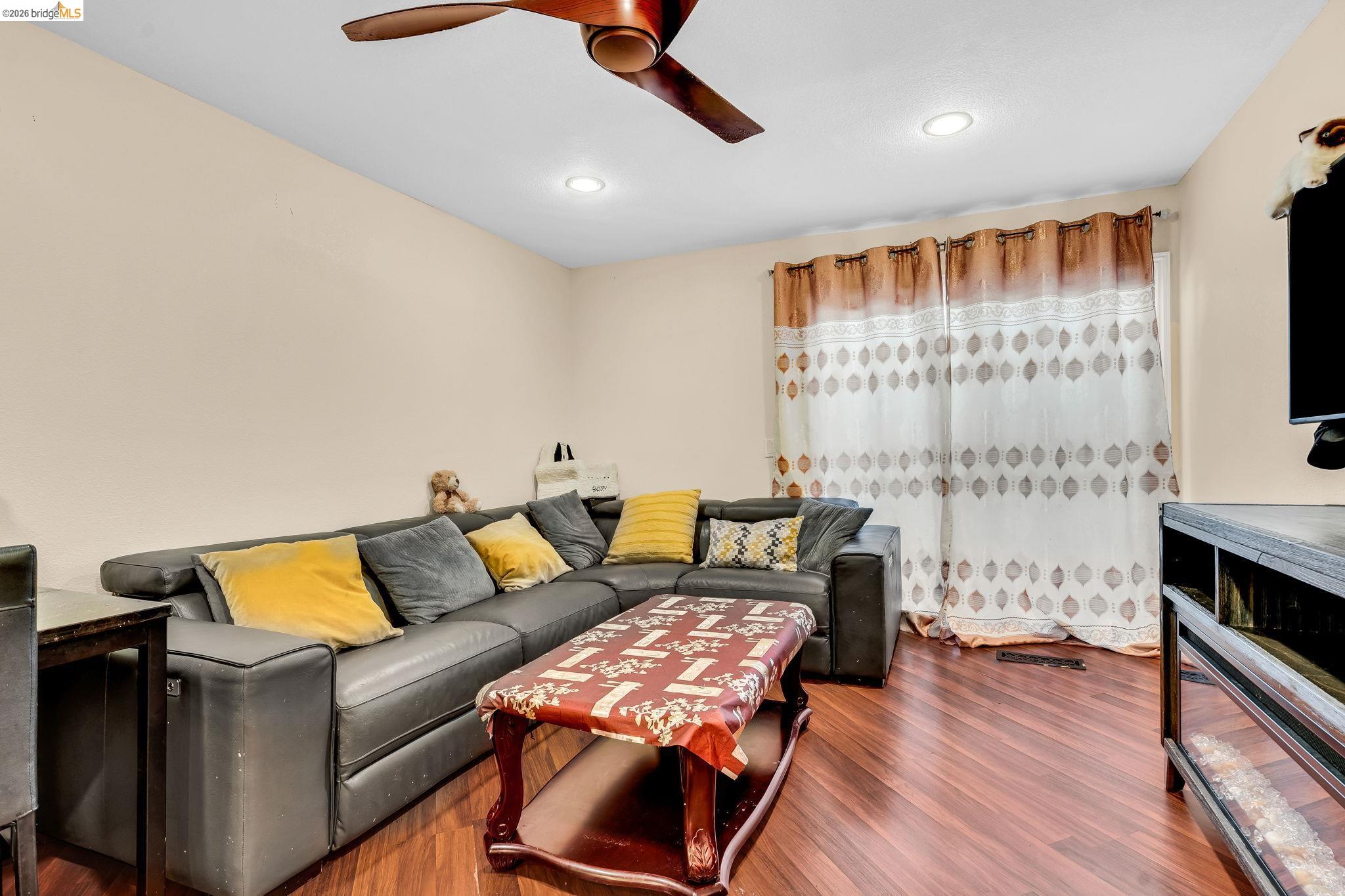 Photo #8: 41137284 Listing: Photo #8