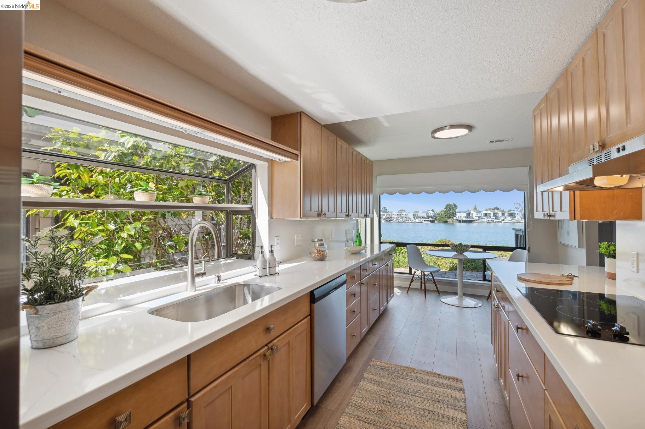 Photo #3: 41137307 Listing: Photo #3