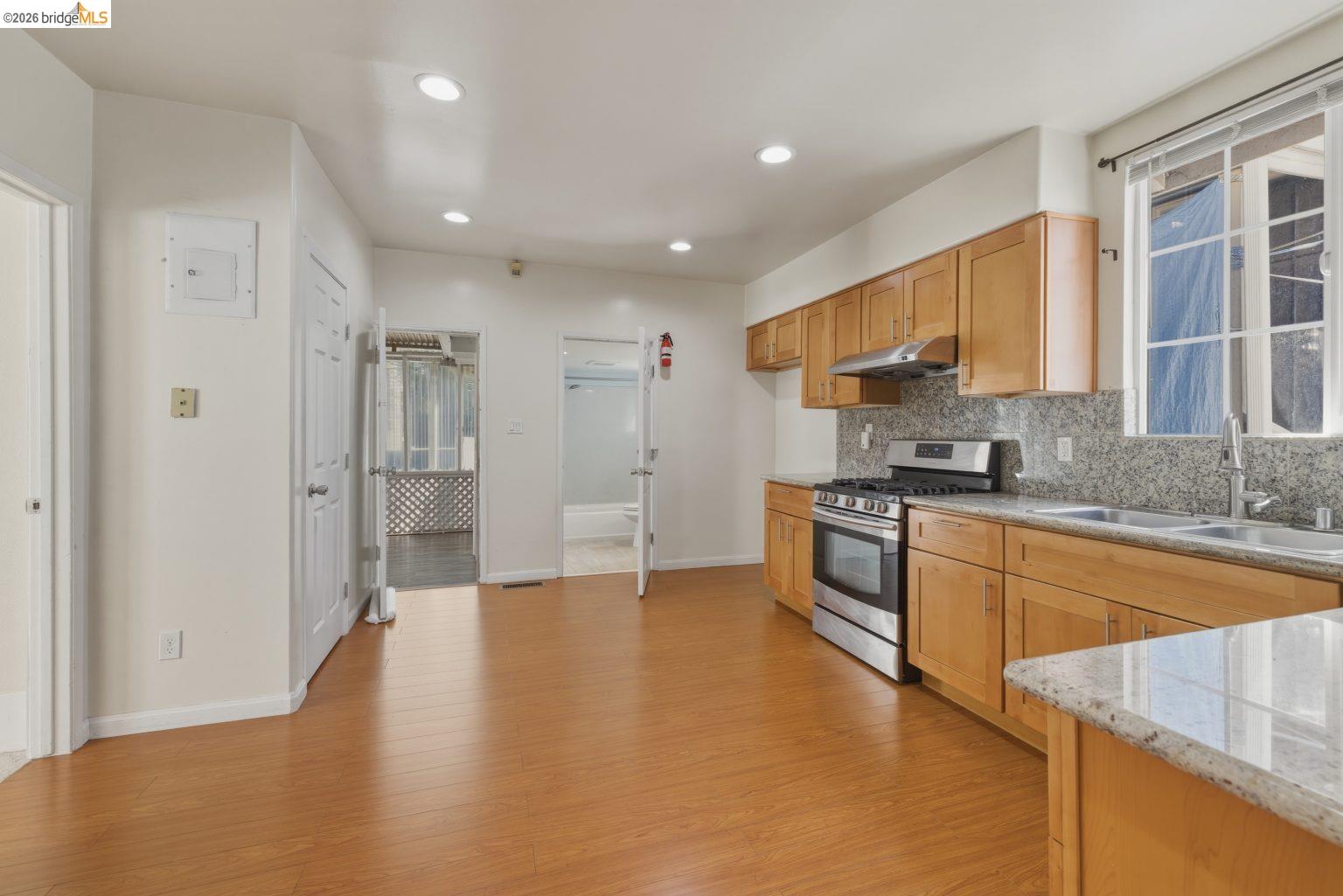 340 Foothill Blvd, Oakland CA 94606 — photo 22