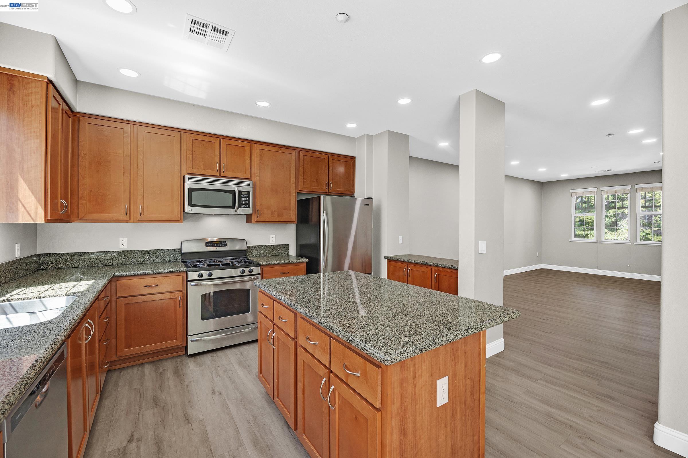 Photo #8: 41137385 Listing: Photo #8