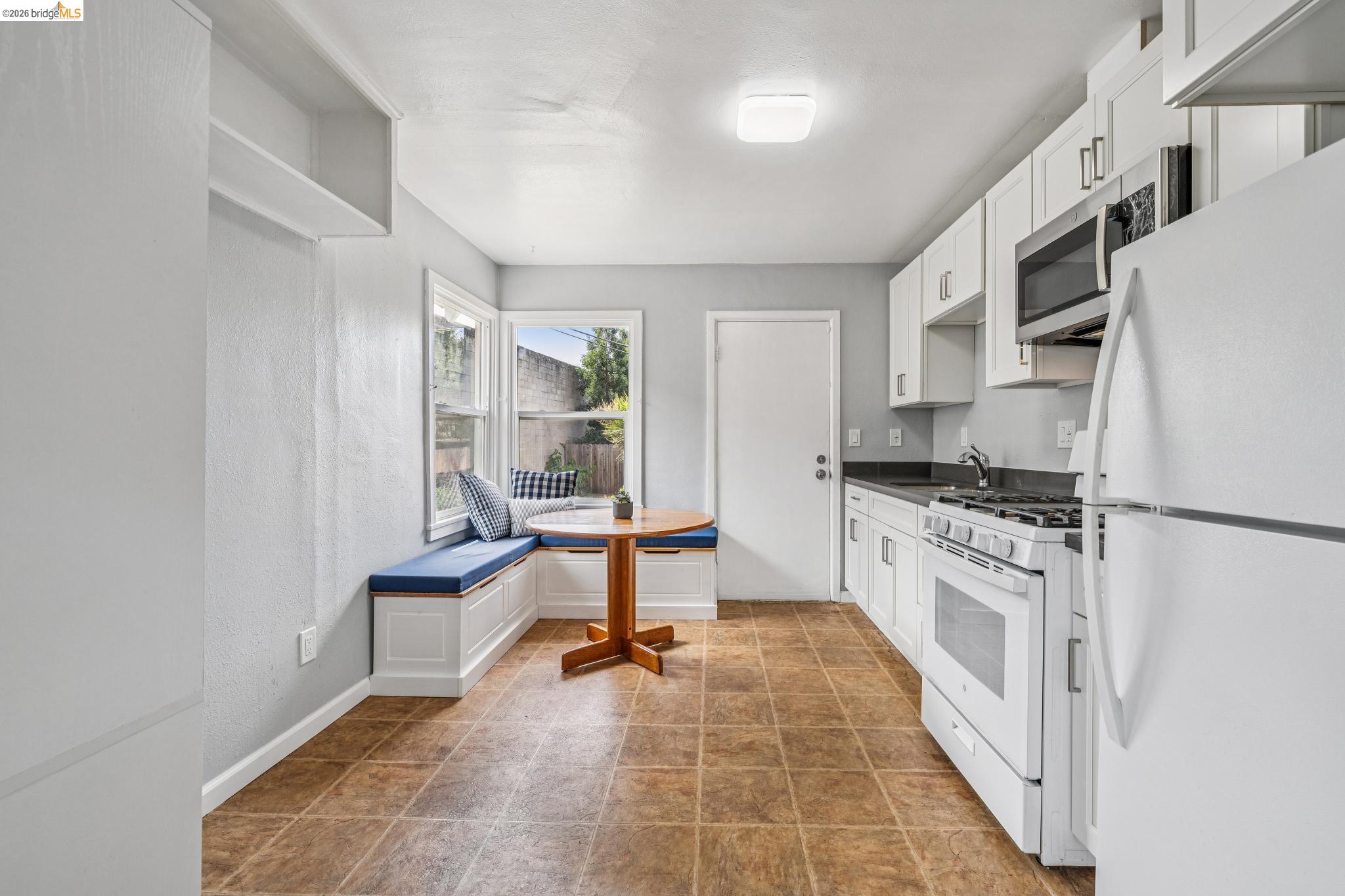 Photo #8: 41137399 Listing: Photo #8