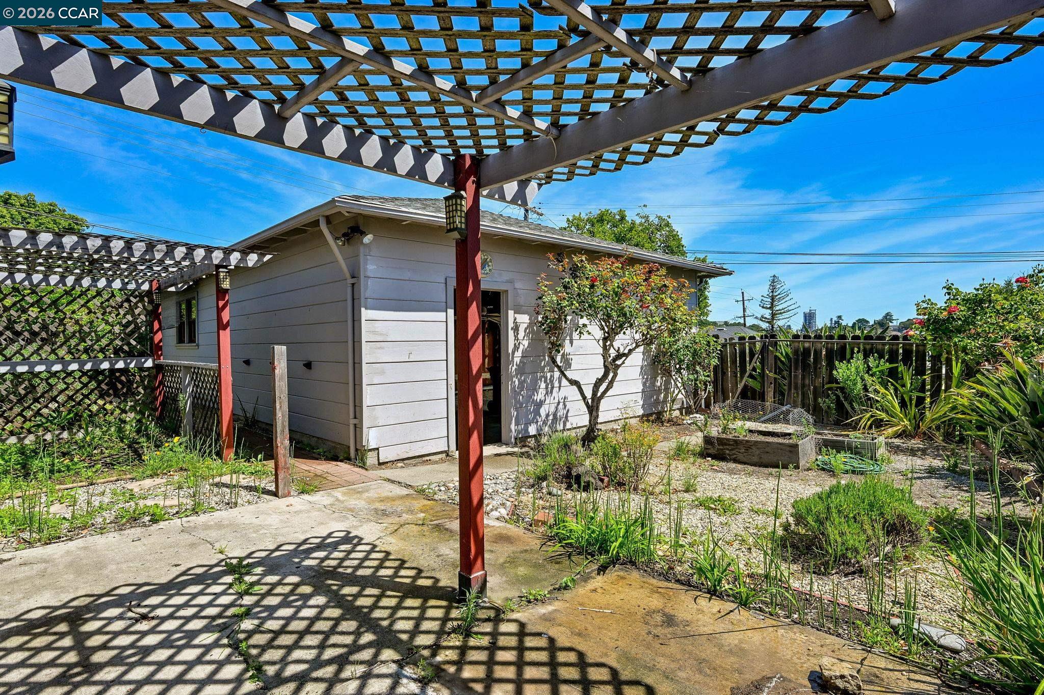 2110 Pomona Ave, Martinez CA 94553 — photo 22