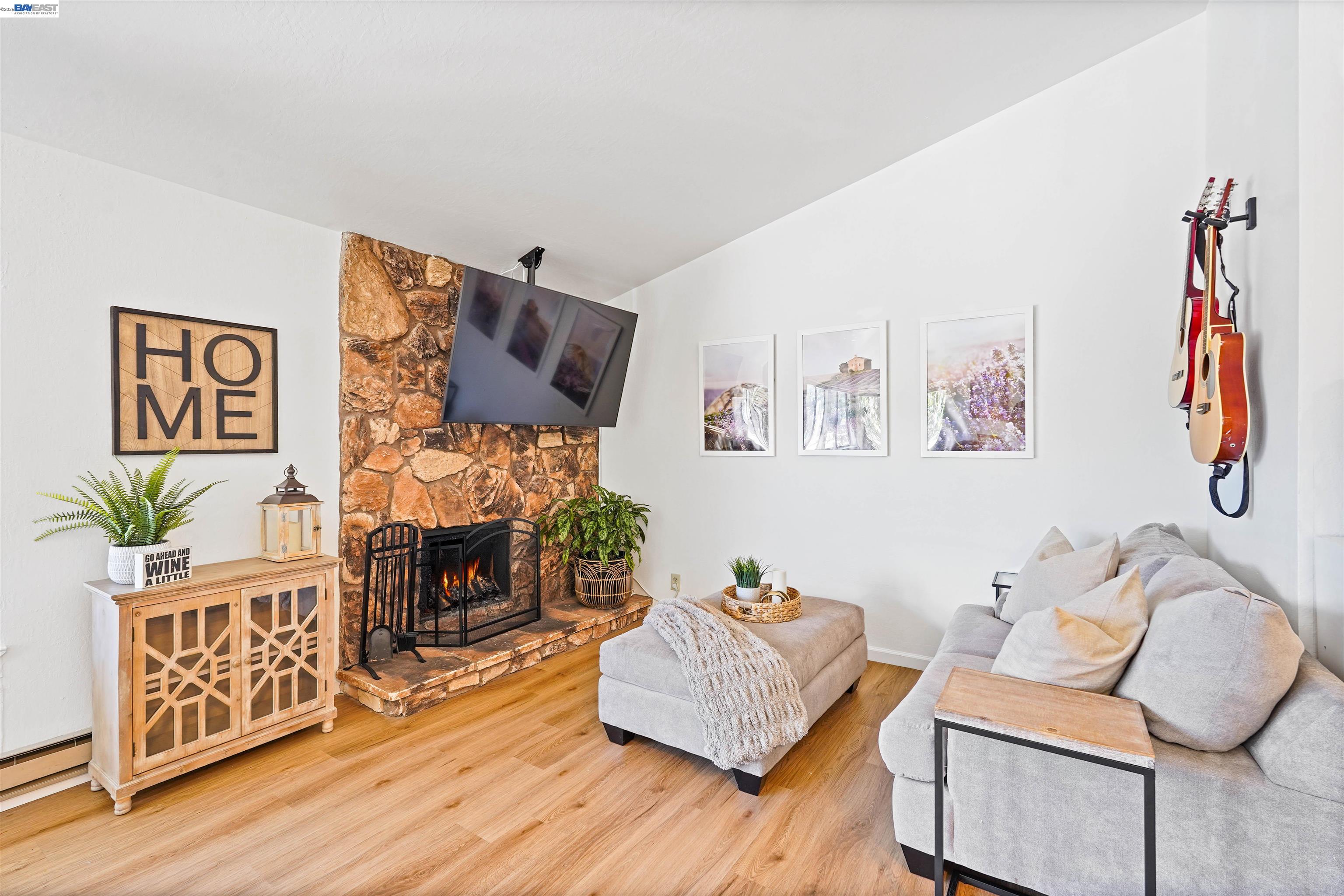 Photo #2: 41137519 Listing: Photo #2