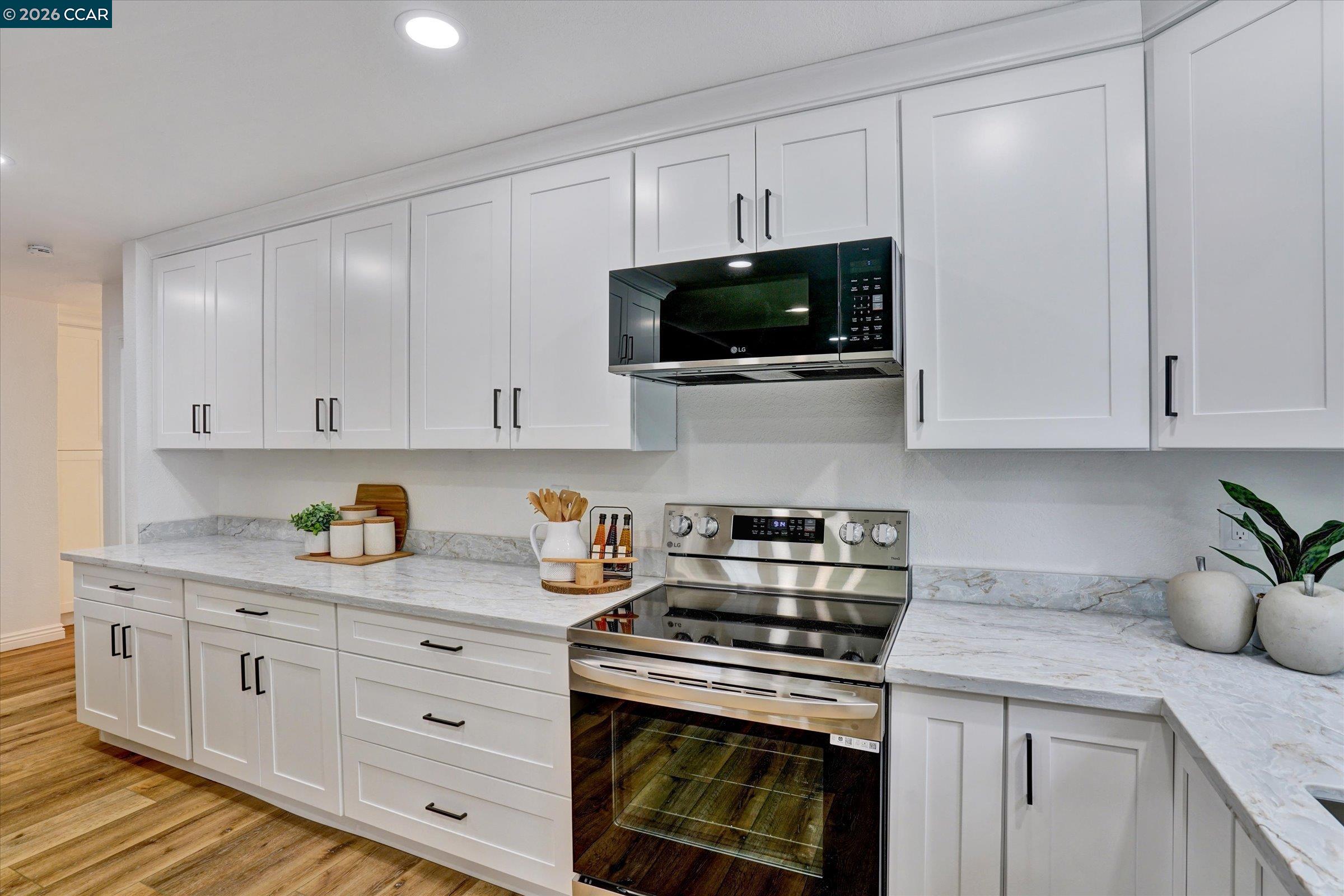 Photo #3: 41137526 Listing: Photo #3