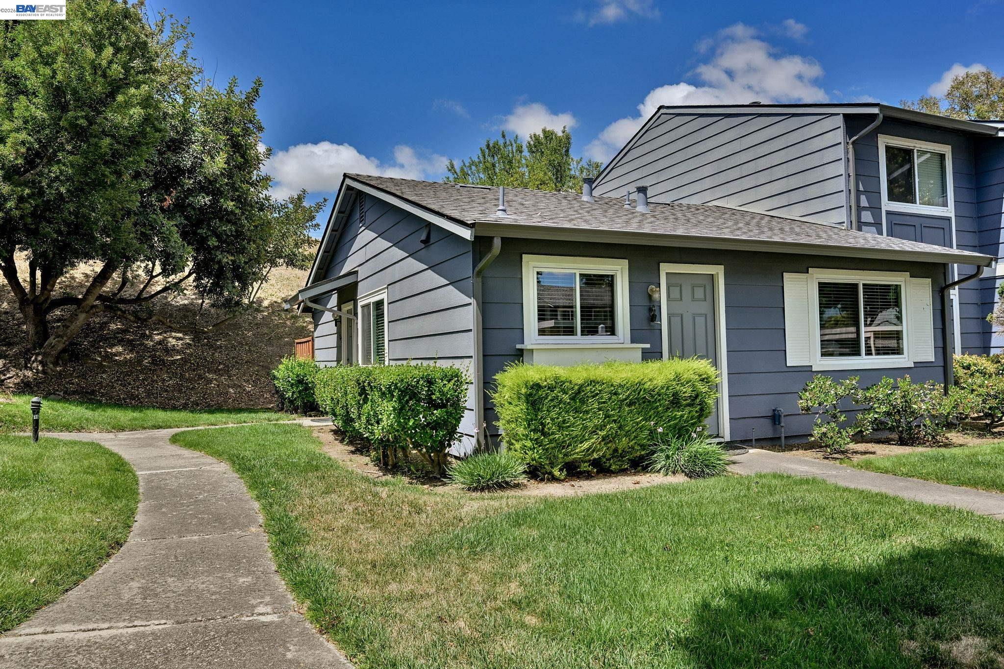 Photo #2: 41137533 Listing: Photo #2