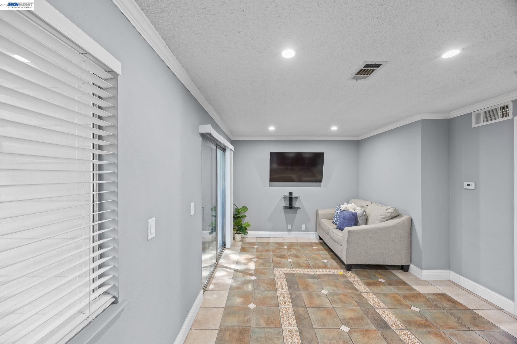 Photo #2: 41137578 Listing: Photo #2