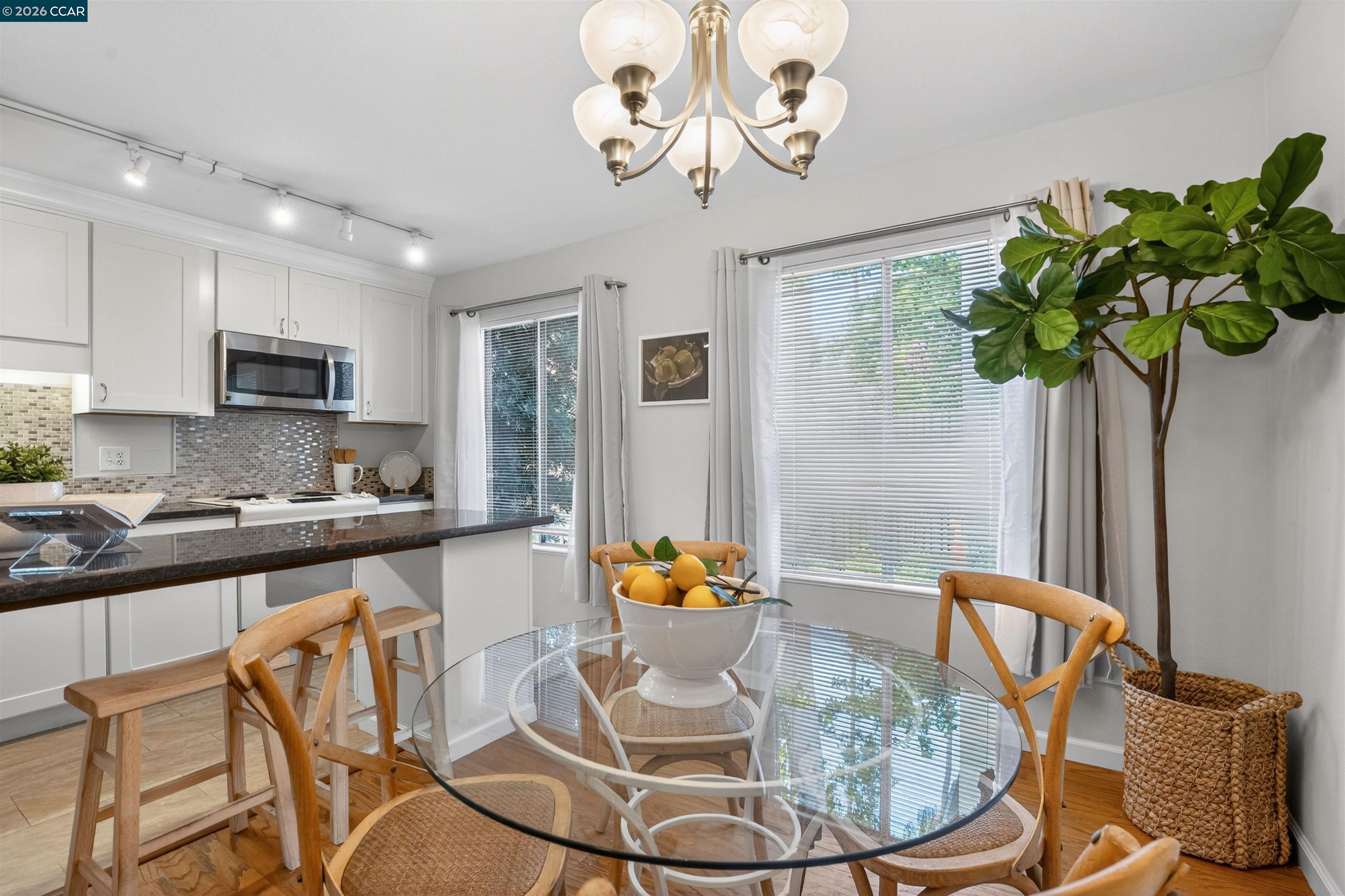 Photo #8: 41137649 Listing: Photo #8