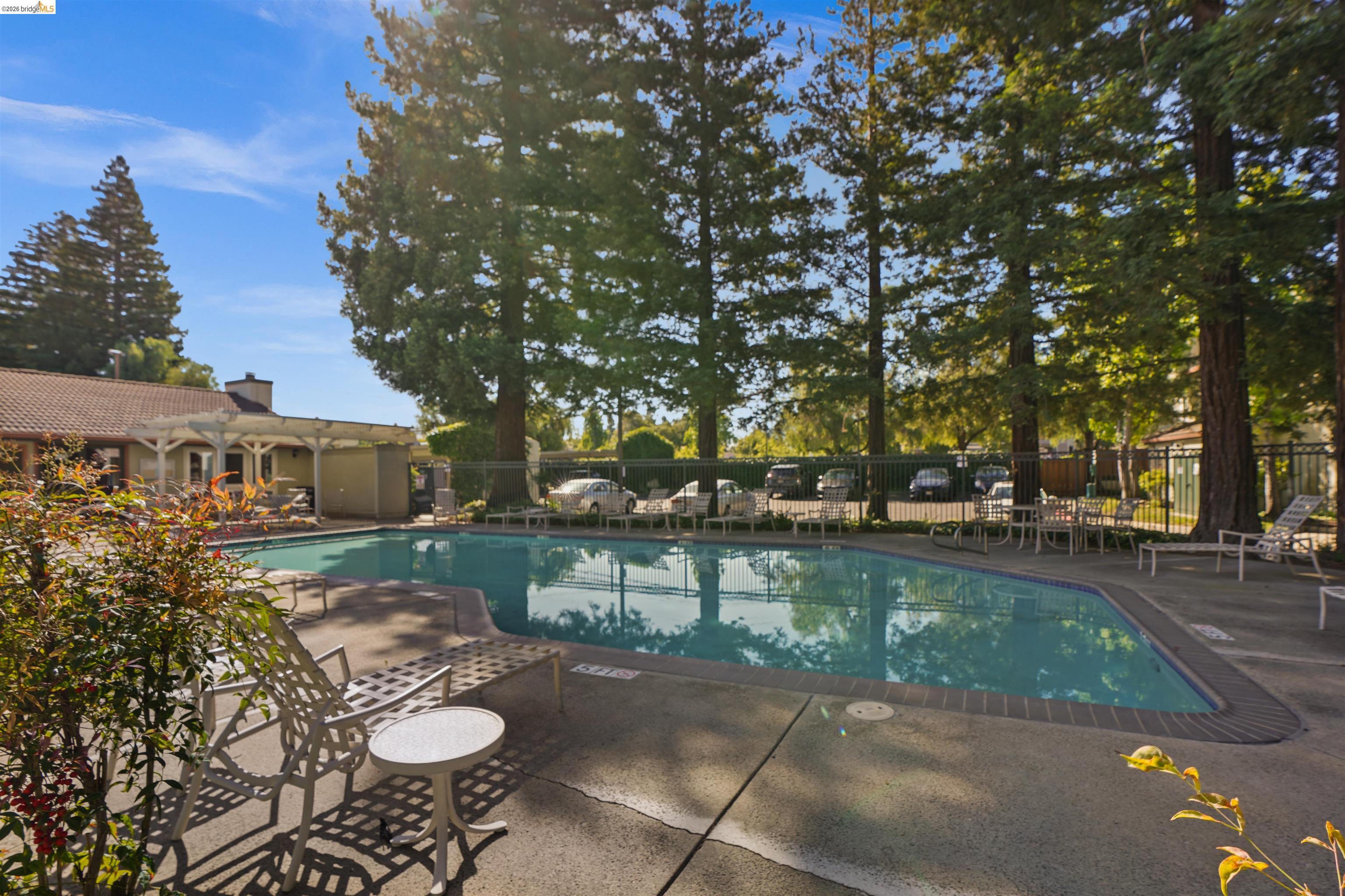 Photo #2: 41137661 Listing: Photo #2