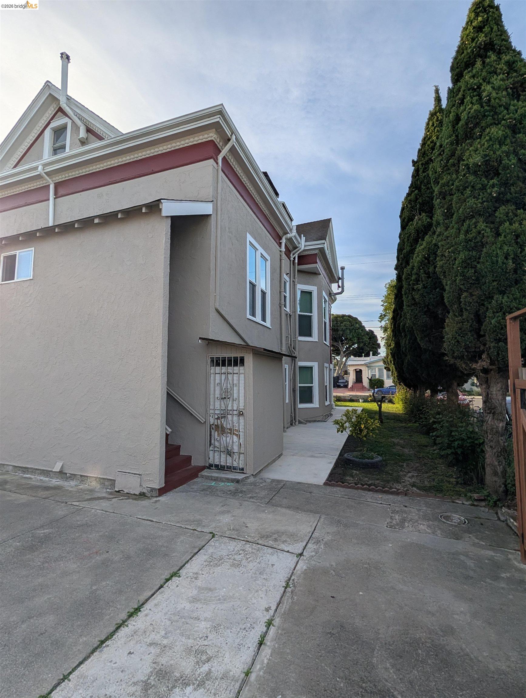 1086 66Th St, Oakland CA 94608 — photo 5