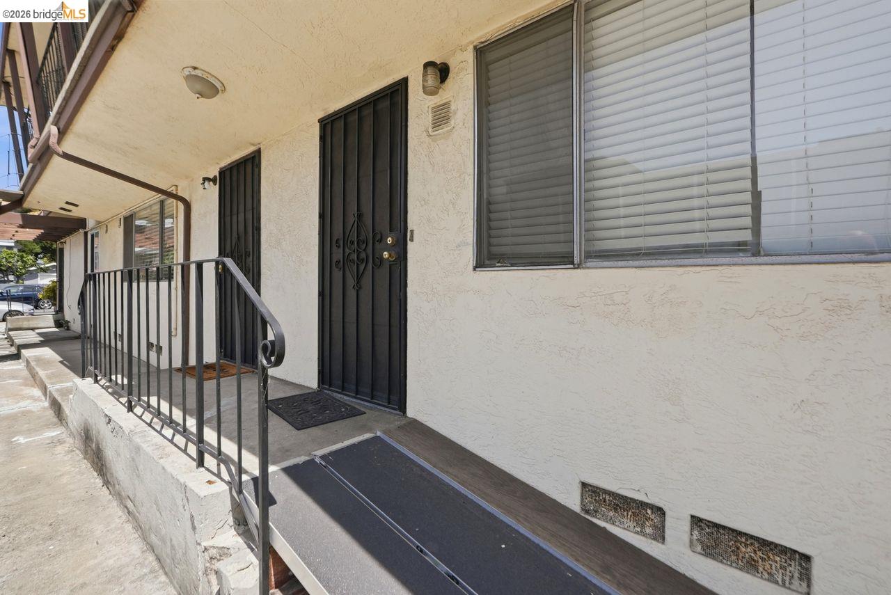 933 41St St, Oakland CA 94608 — photo 17