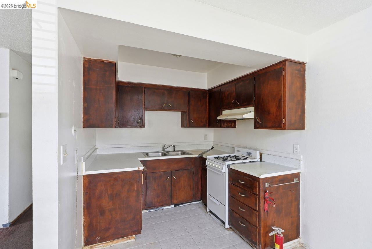 933 41St St, Oakland CA 94608 — photo 7