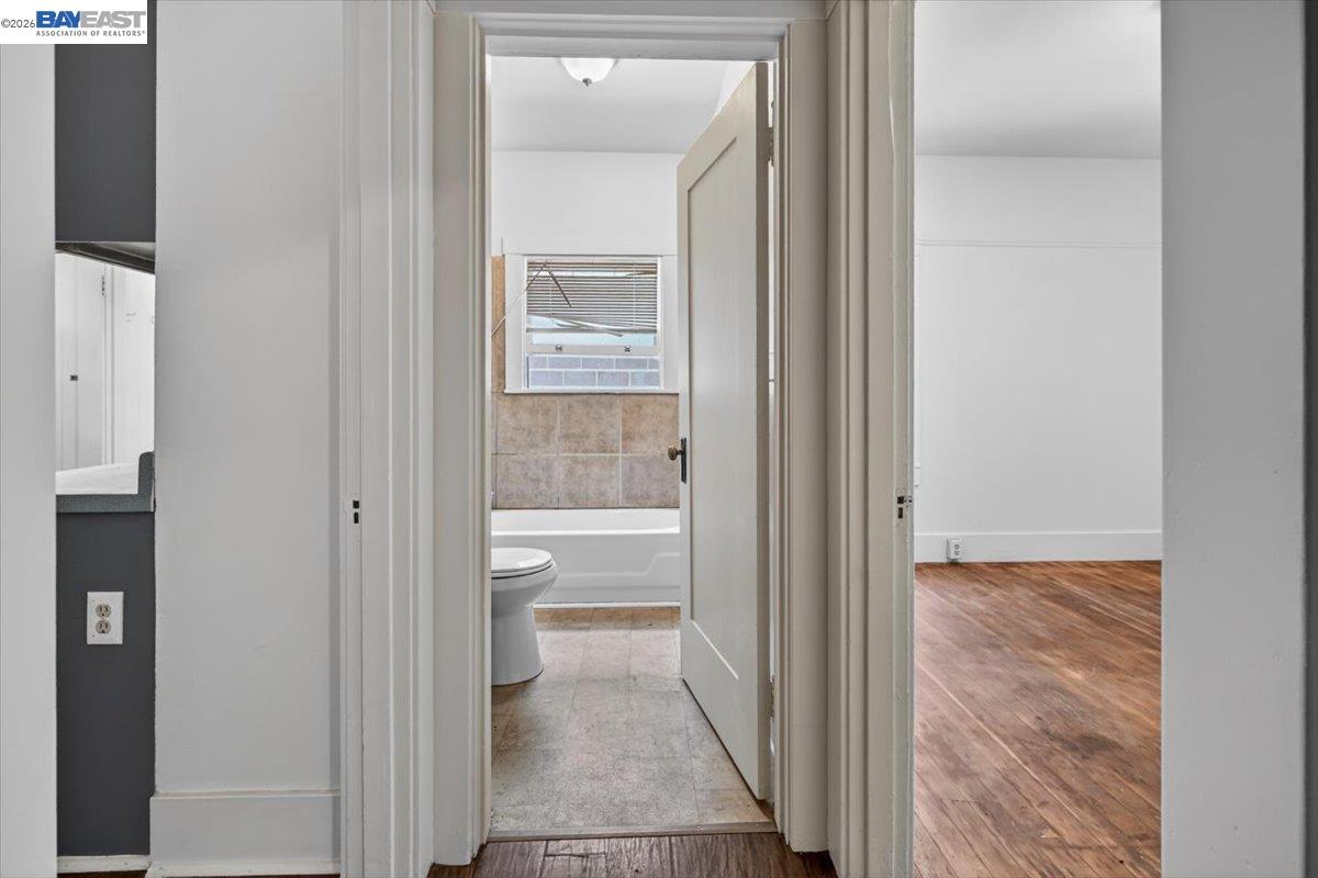 950 Loomis Ct, Oakland CA 94606 — photo 14