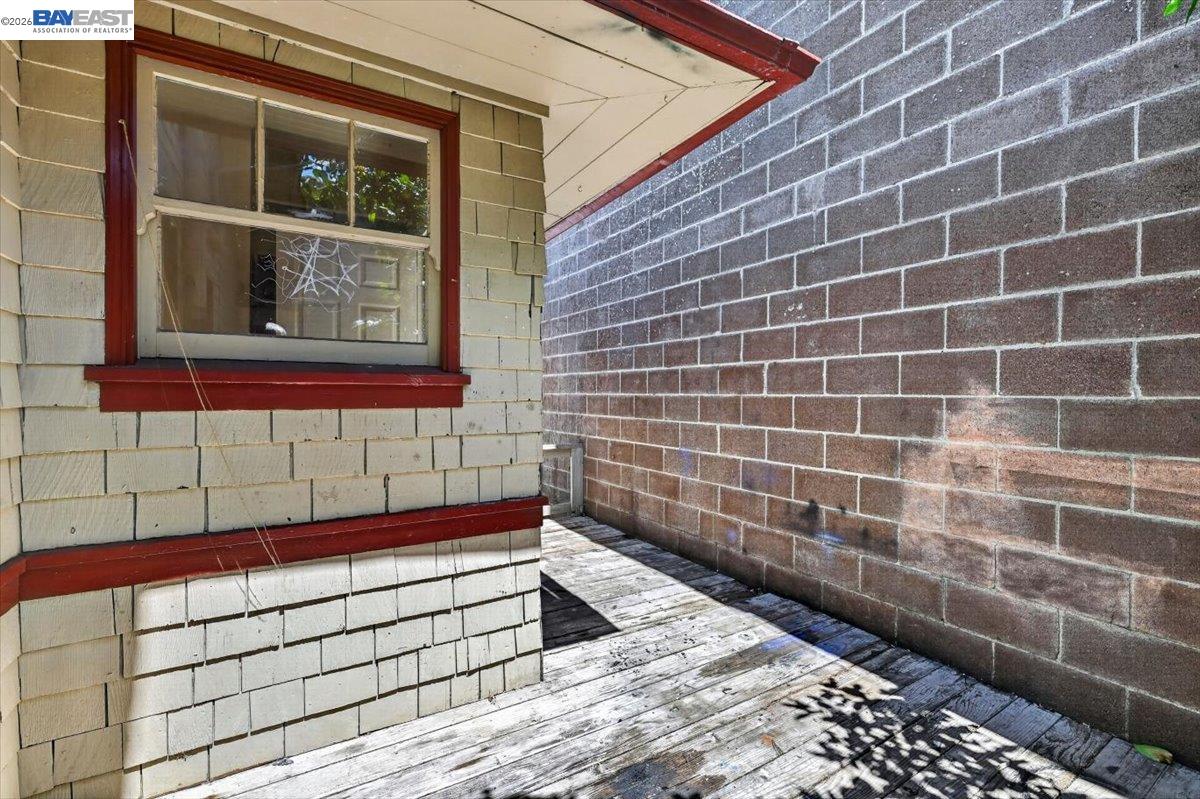 950 Loomis Ct, Oakland CA 94606 — photo 23