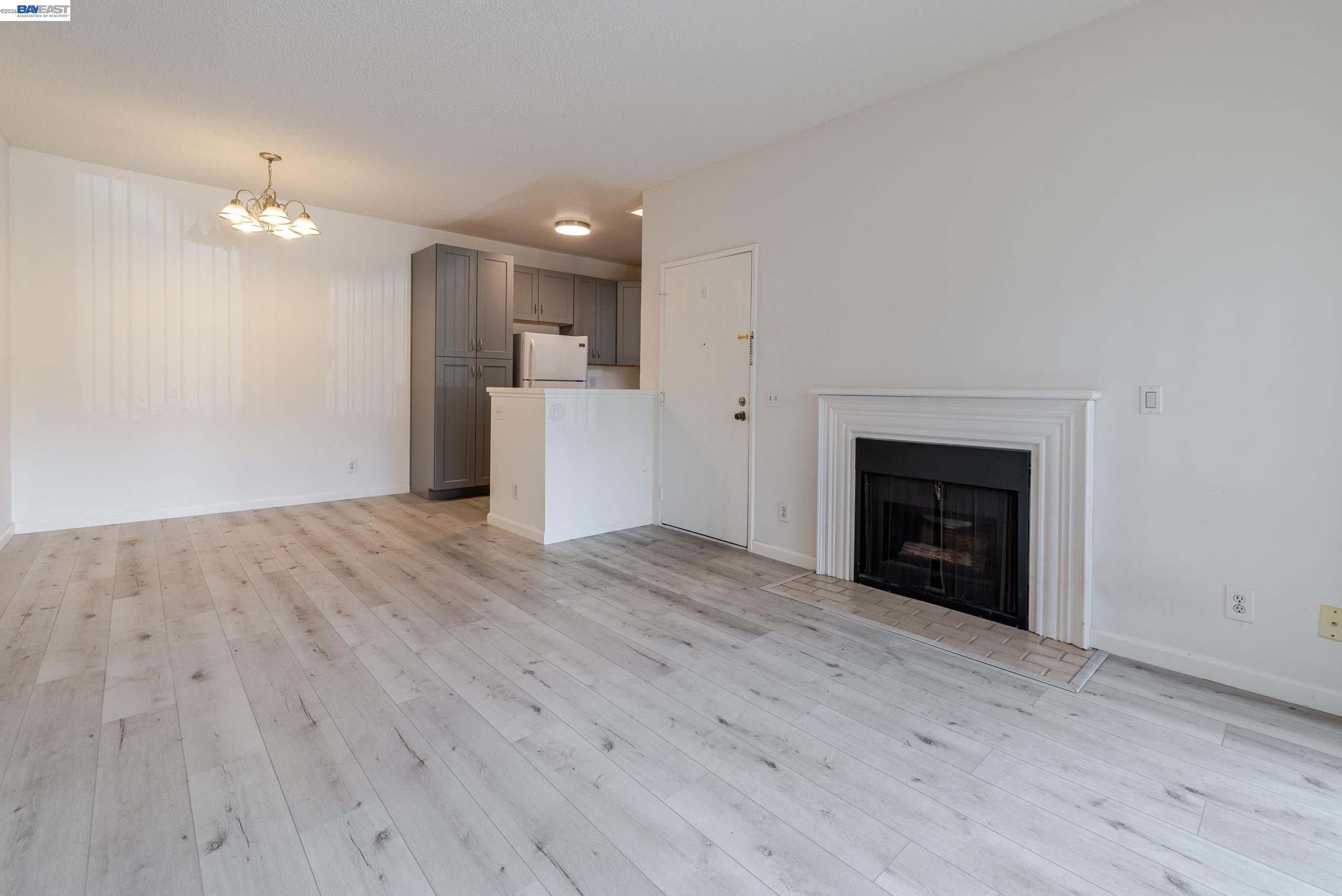 Photo #5: 41137698 Listing: Photo #5