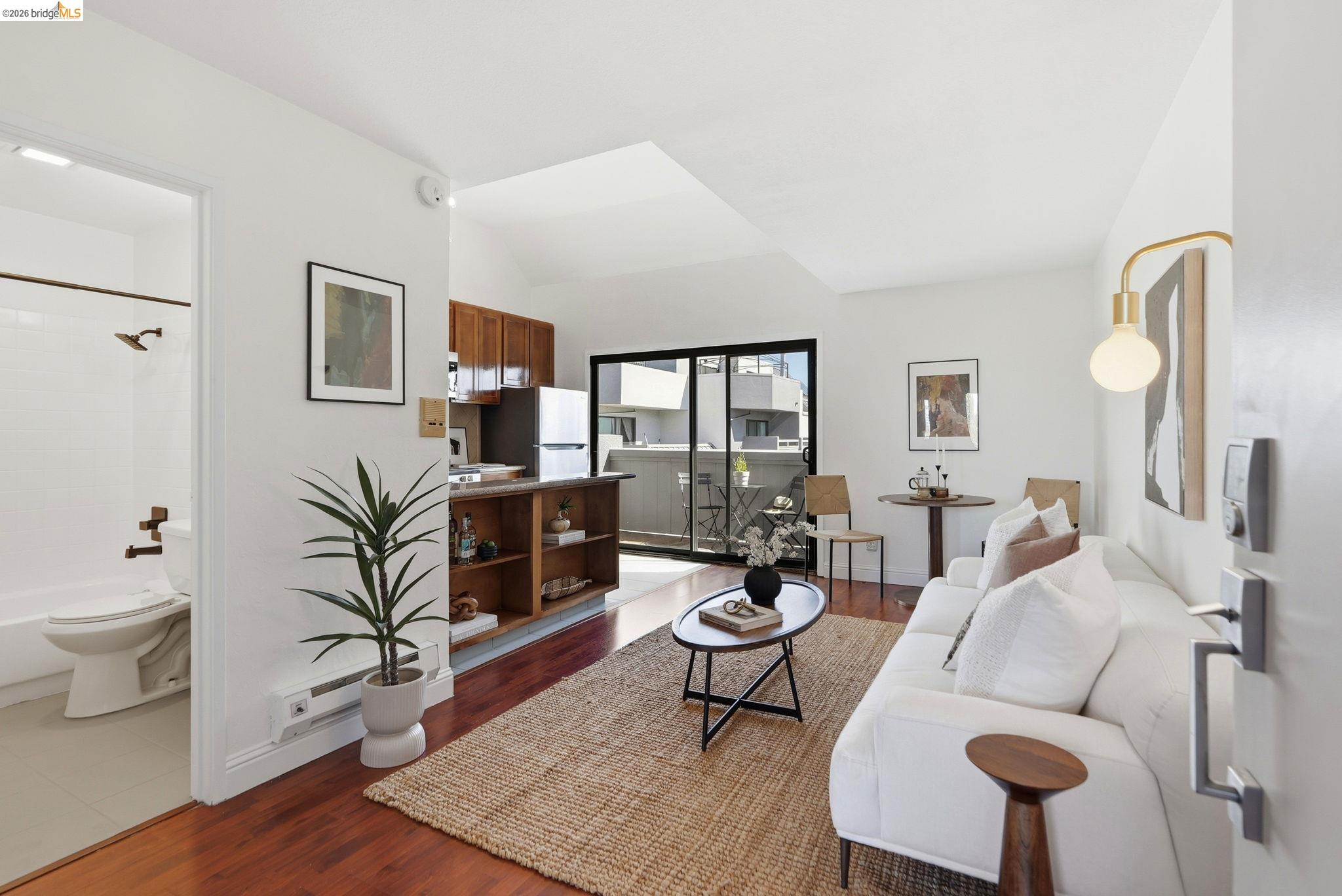 Photo #2: 41137836 Listing: Photo #2