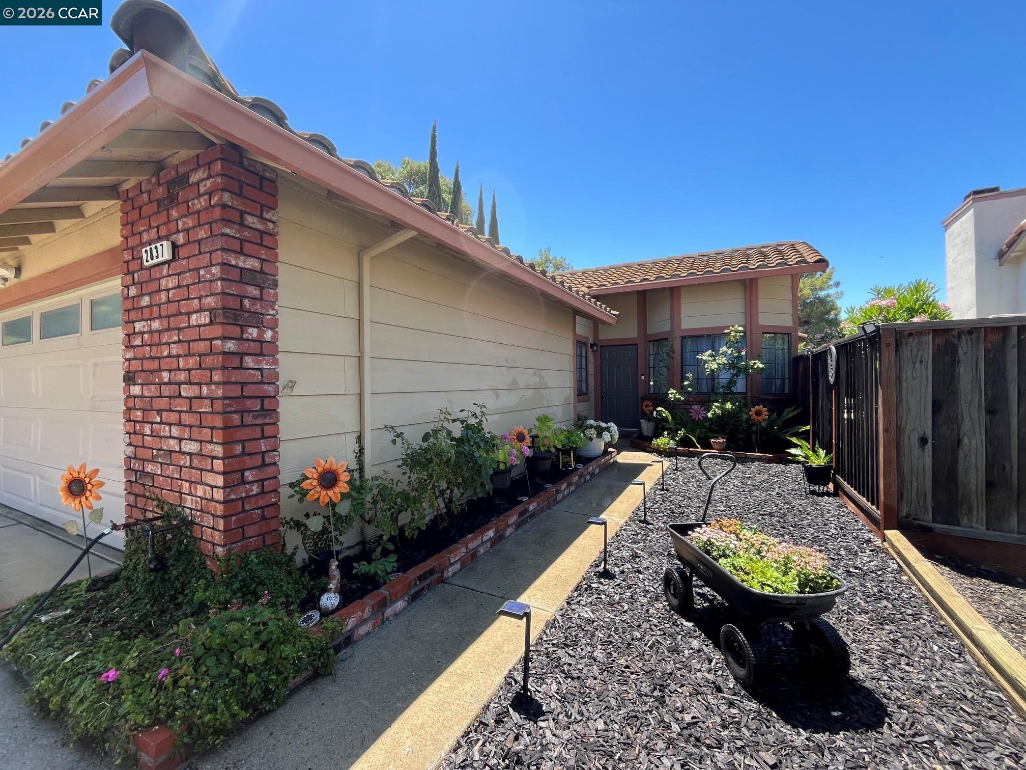 Front Image Thumbnail for CC41137879