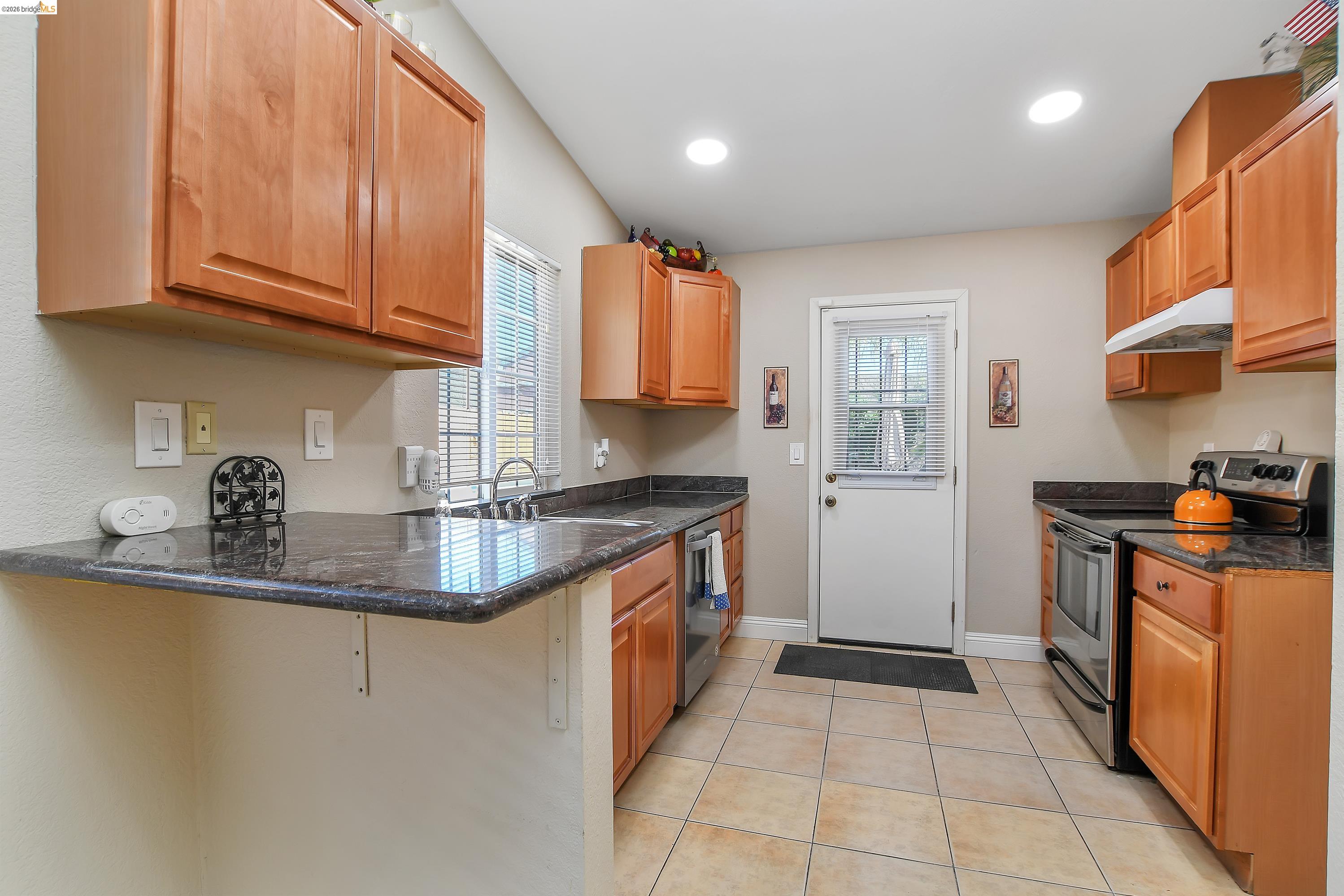 355 Hawthorne Dr, Tracy CA 95376 — photo 11
