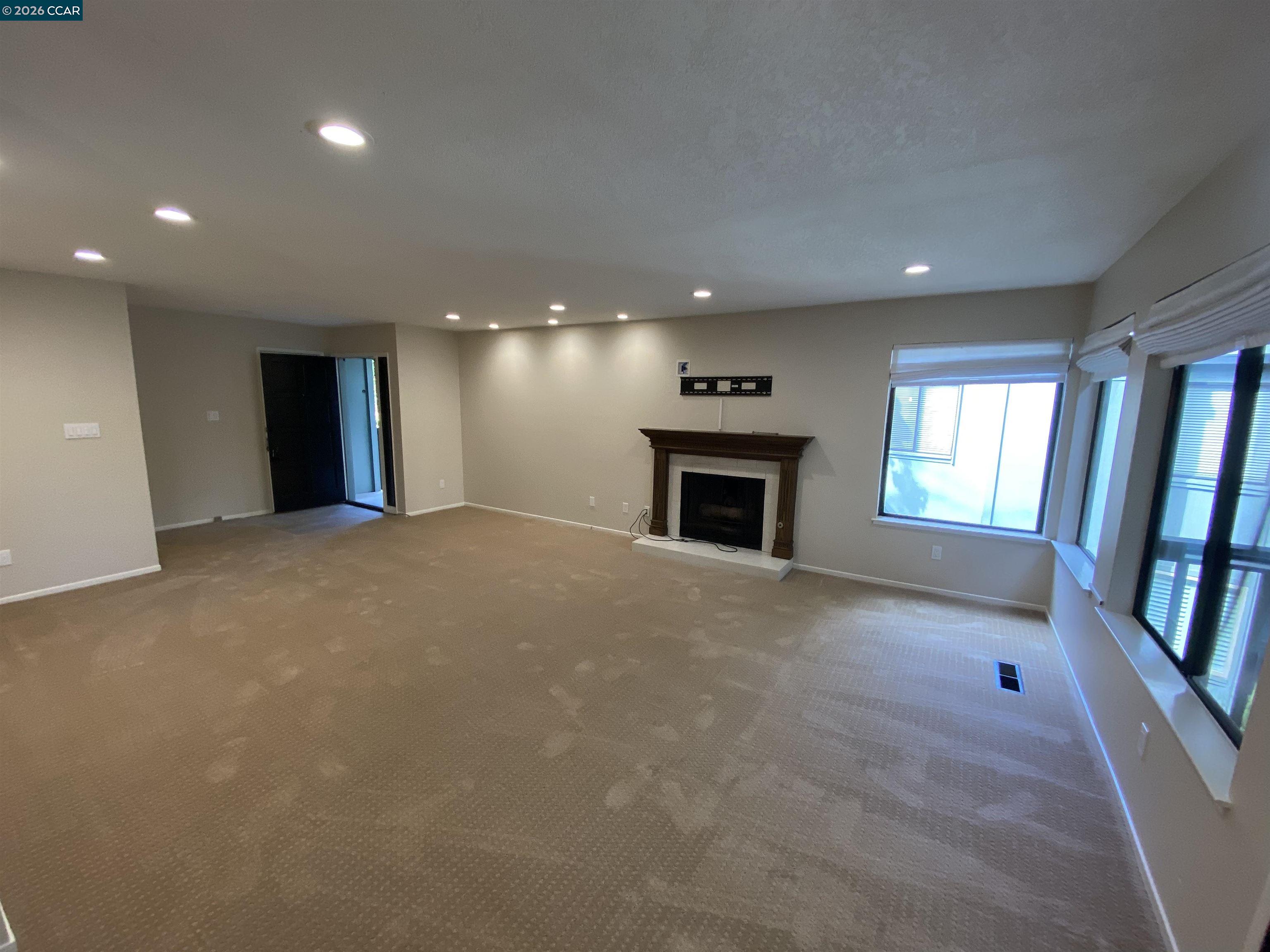 Photo #3: 41137910 Listing: Photo #3
