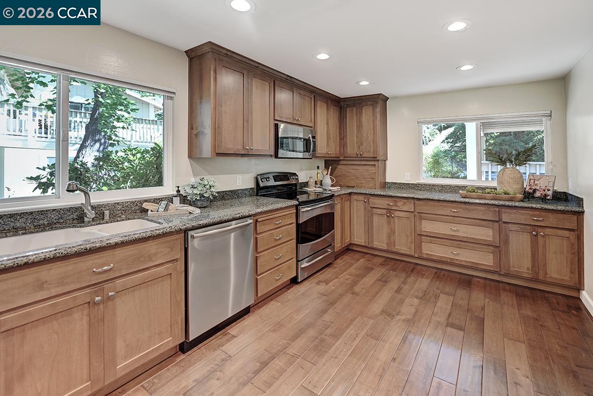 Photo #2: 41137972 Listing: Photo #2