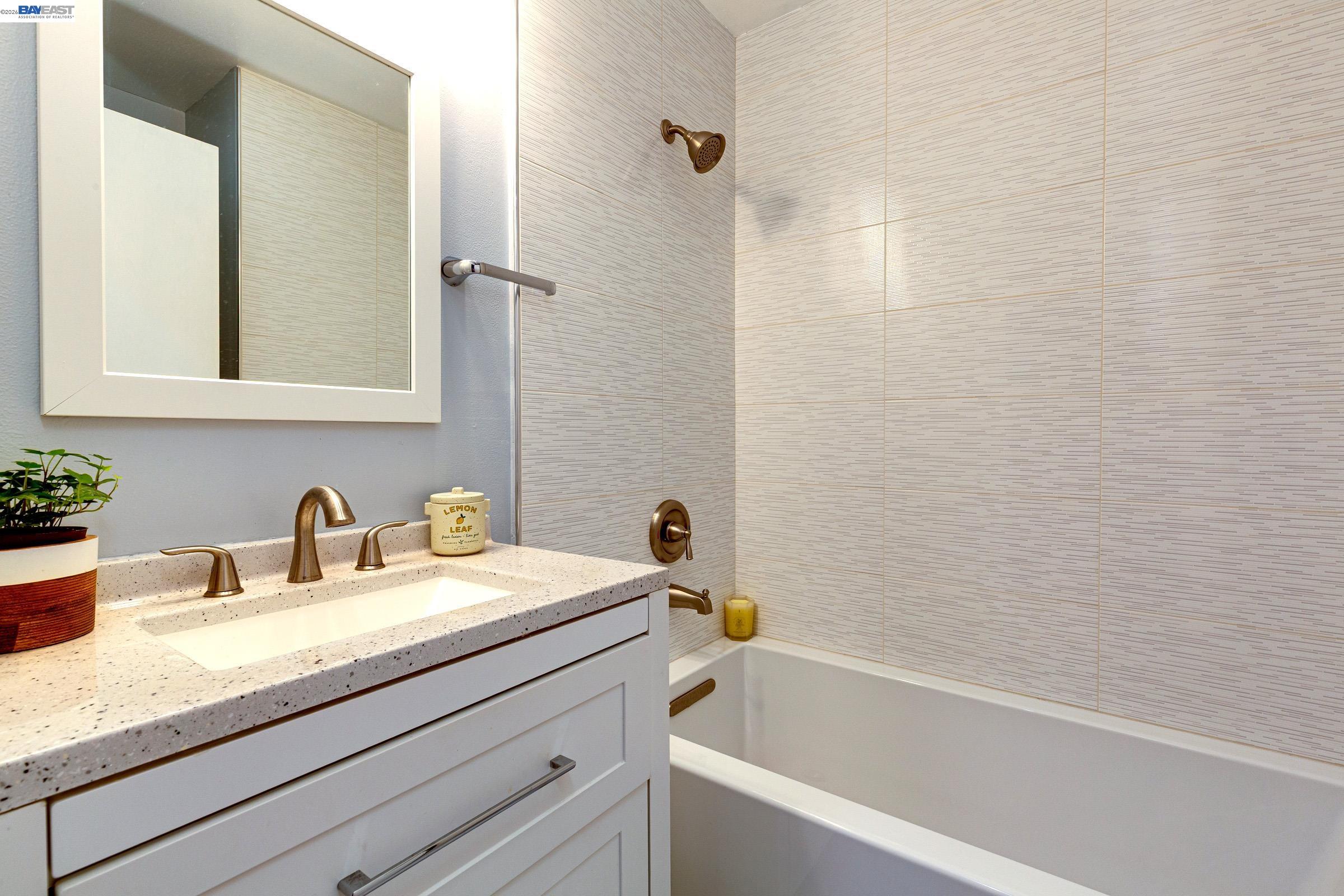 1017 Island Dr, Alameda CA 94502 — photo 9