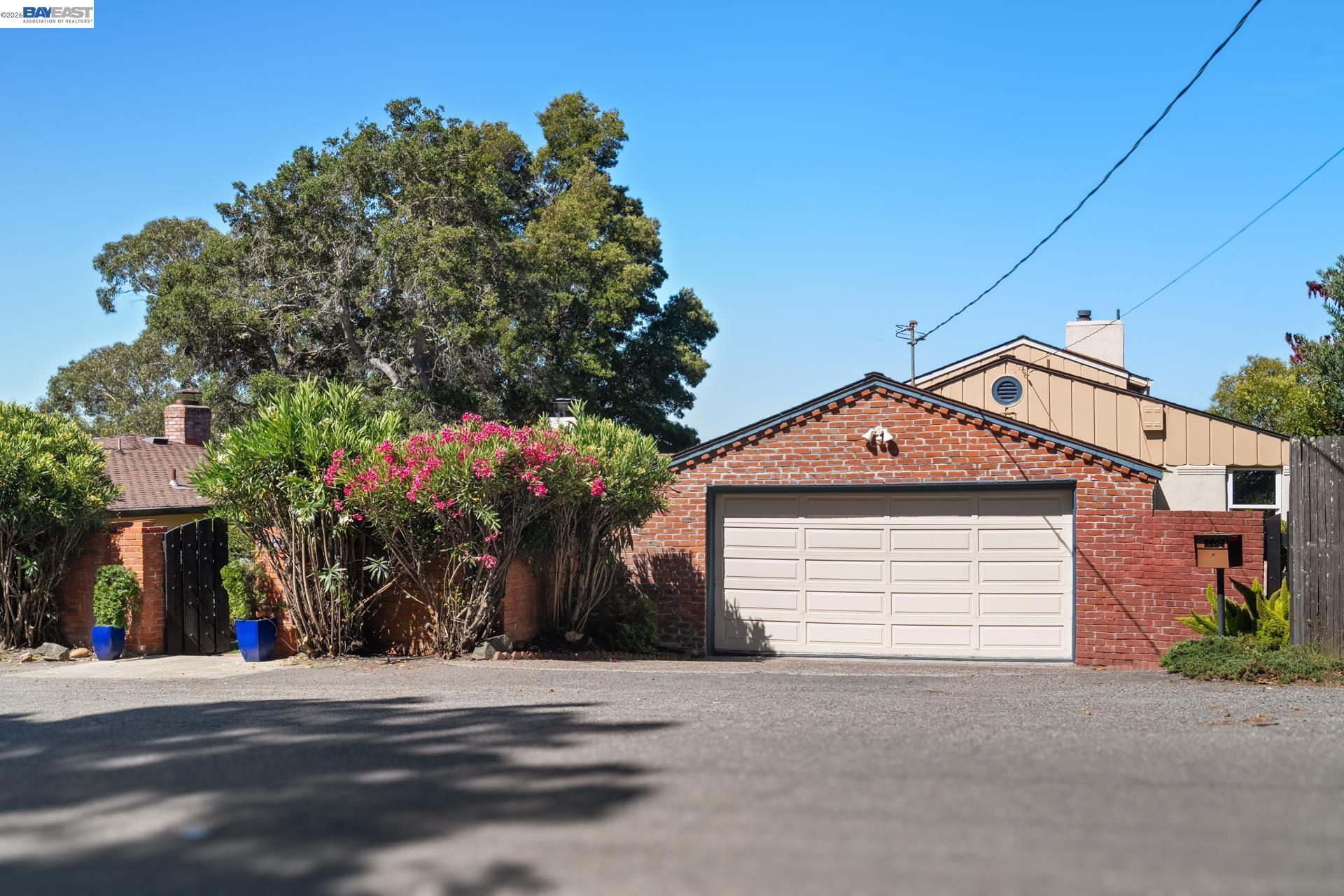 5725 Chelton Dr, Oakland CA 94611 — photo 54