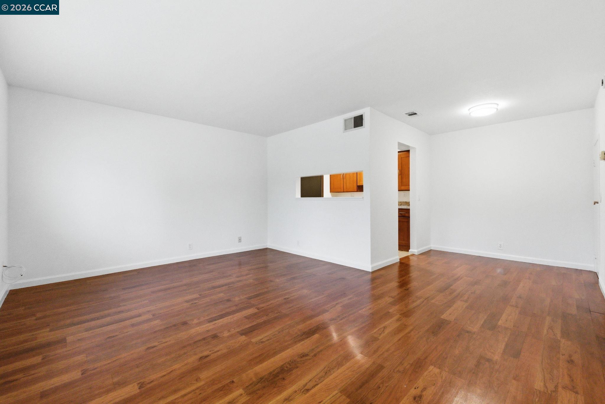 Photo #5: 41138099 Listing: Photo #5