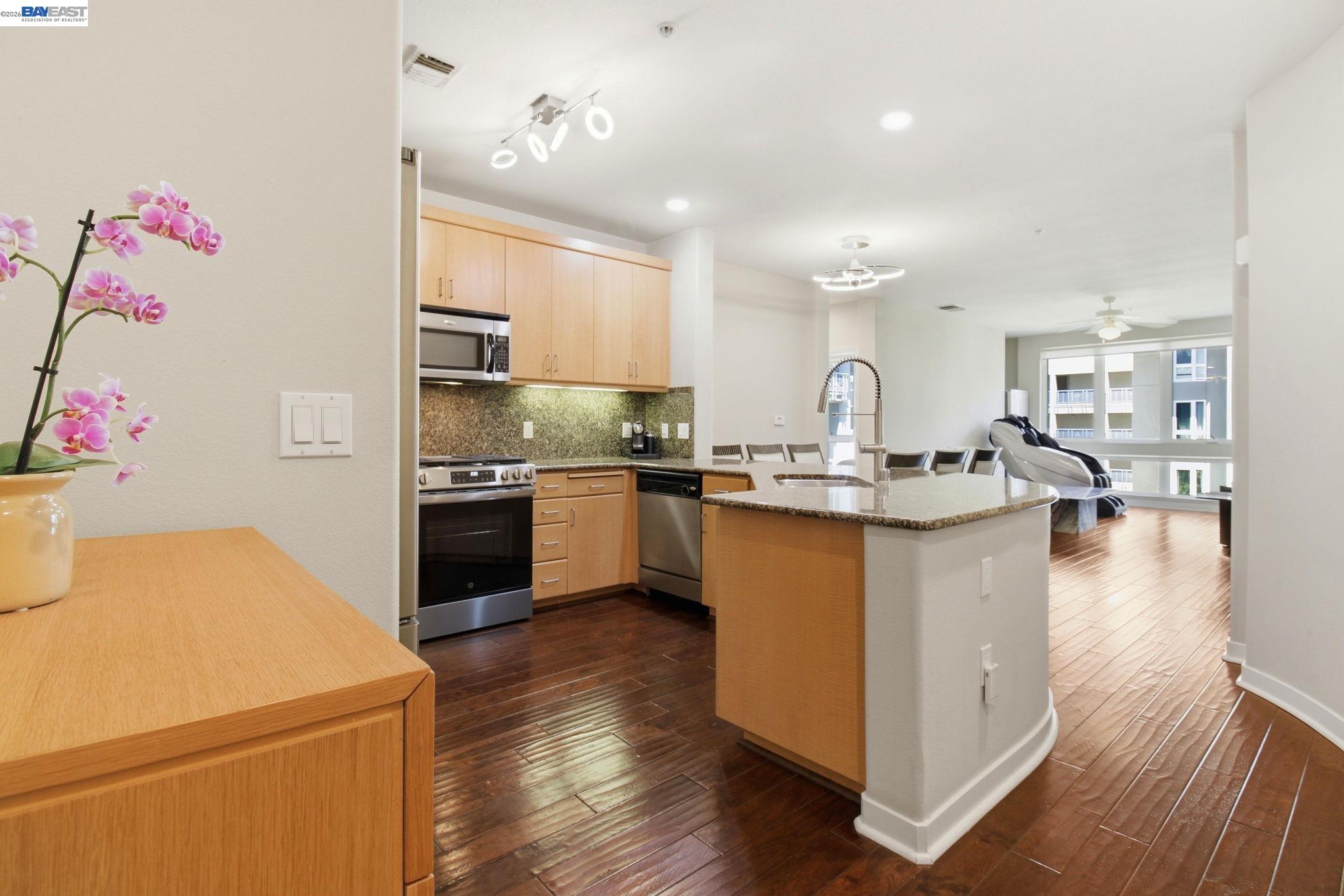 Photo #1: 41138105 Listing: Photo #1