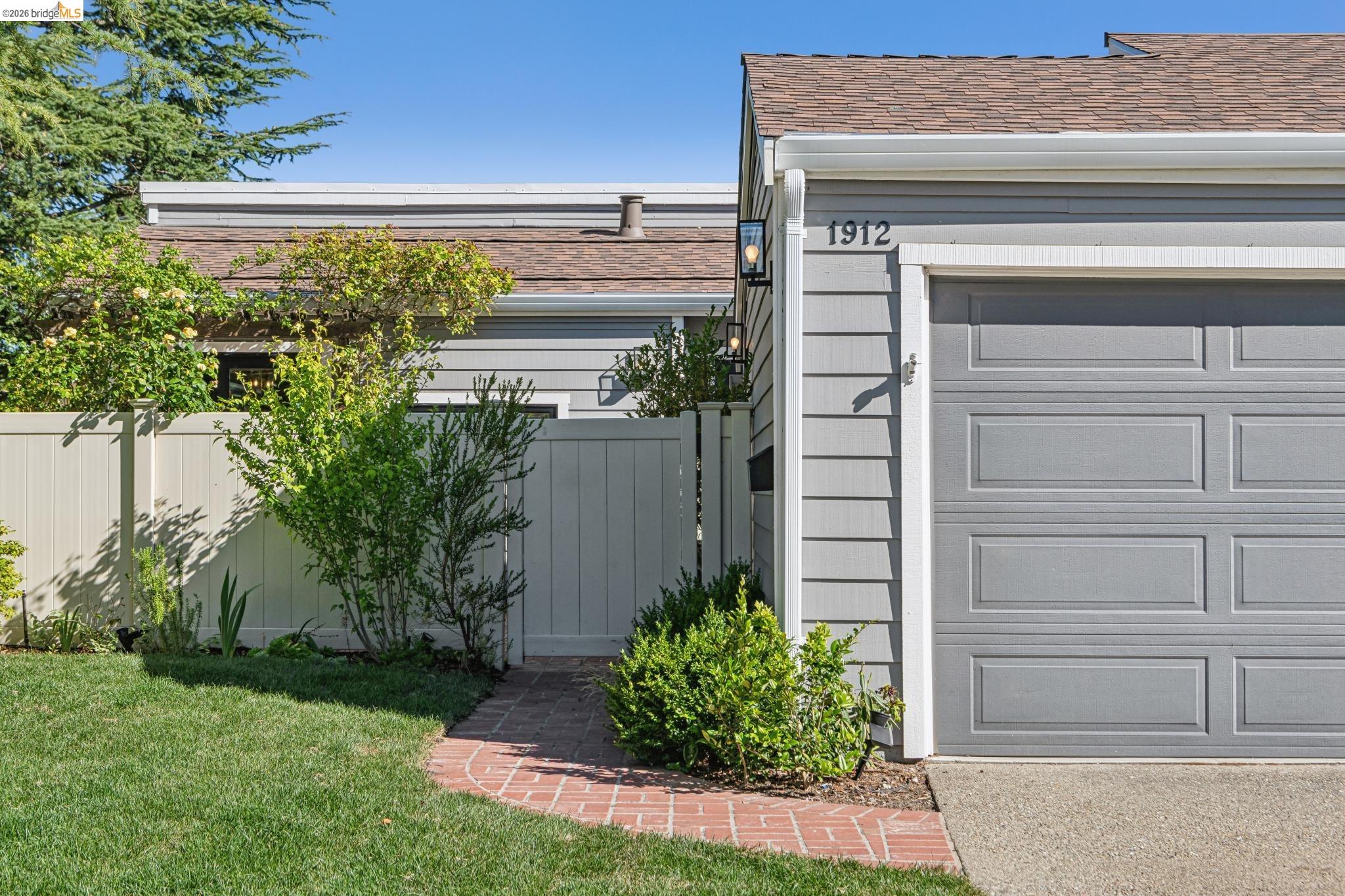 Photo #3: 41138218 Listing: Photo #3