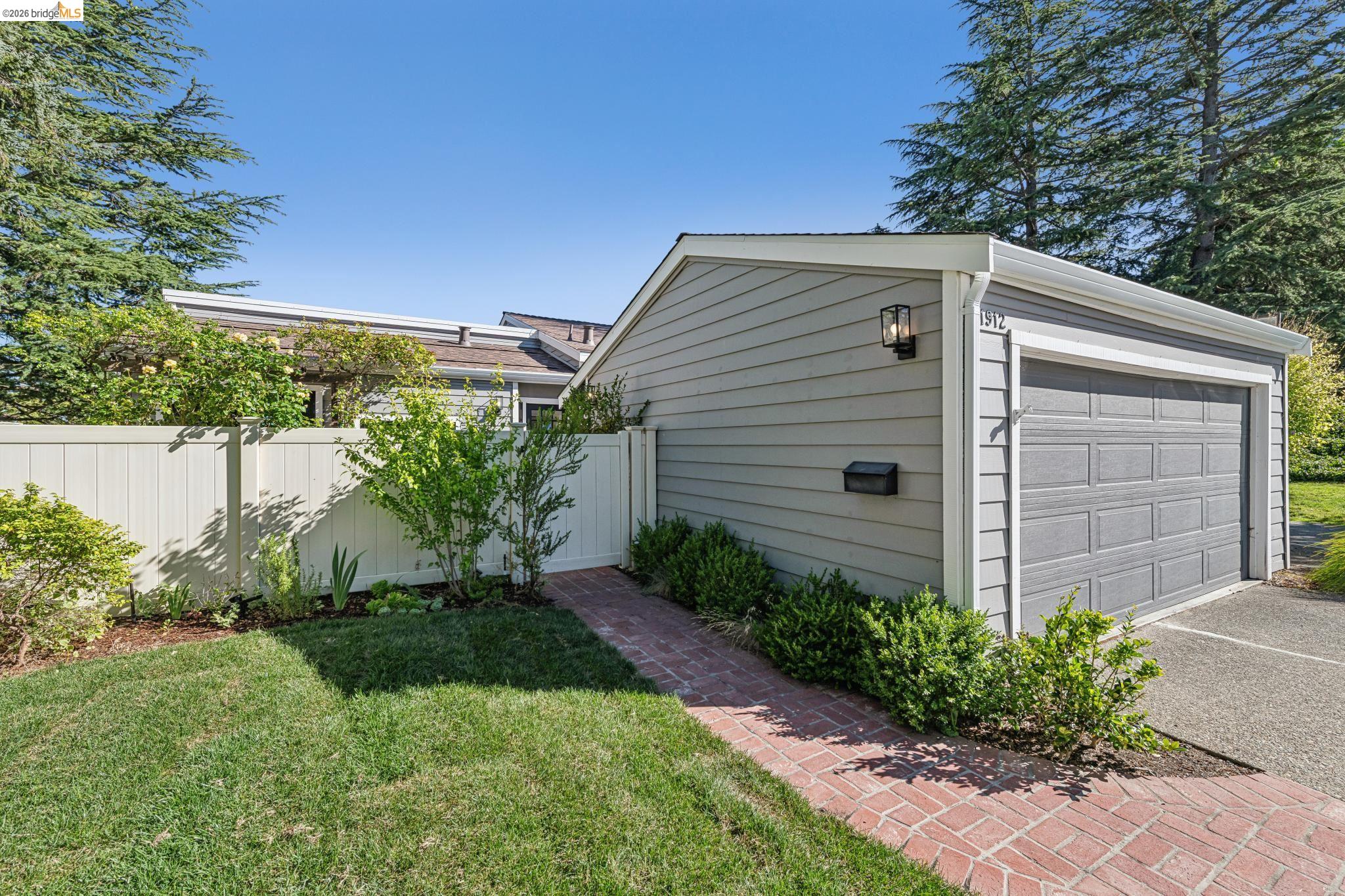 Photo #4: 41138218 Listing: Photo #4