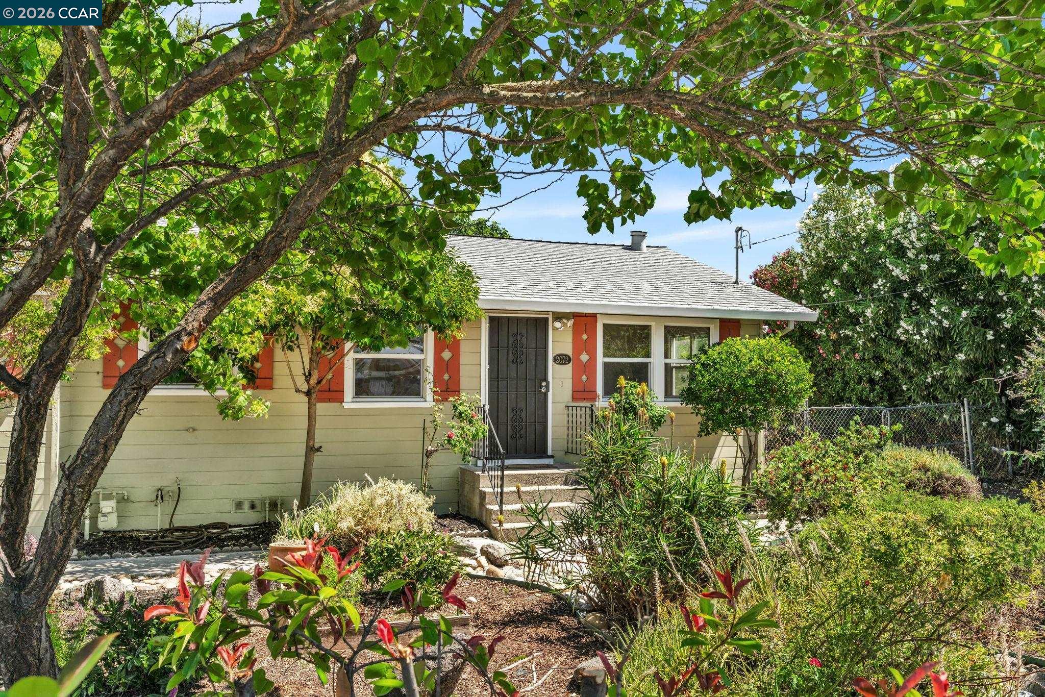 2072 Chalomar Rd, Concord CA 94518 — photo 2