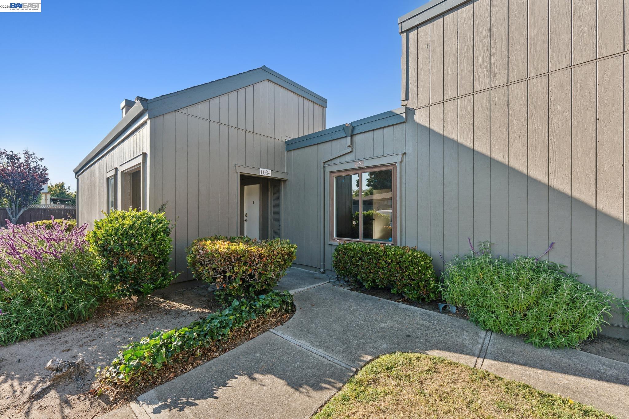Photo #2: 41138298 Listing: Photo #2