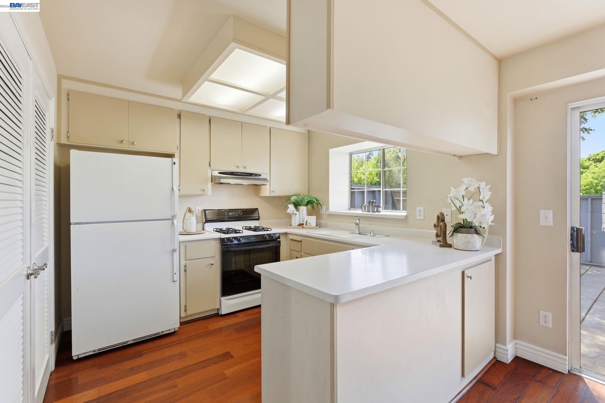 Photo #5: 41138299 Listing: Photo #5