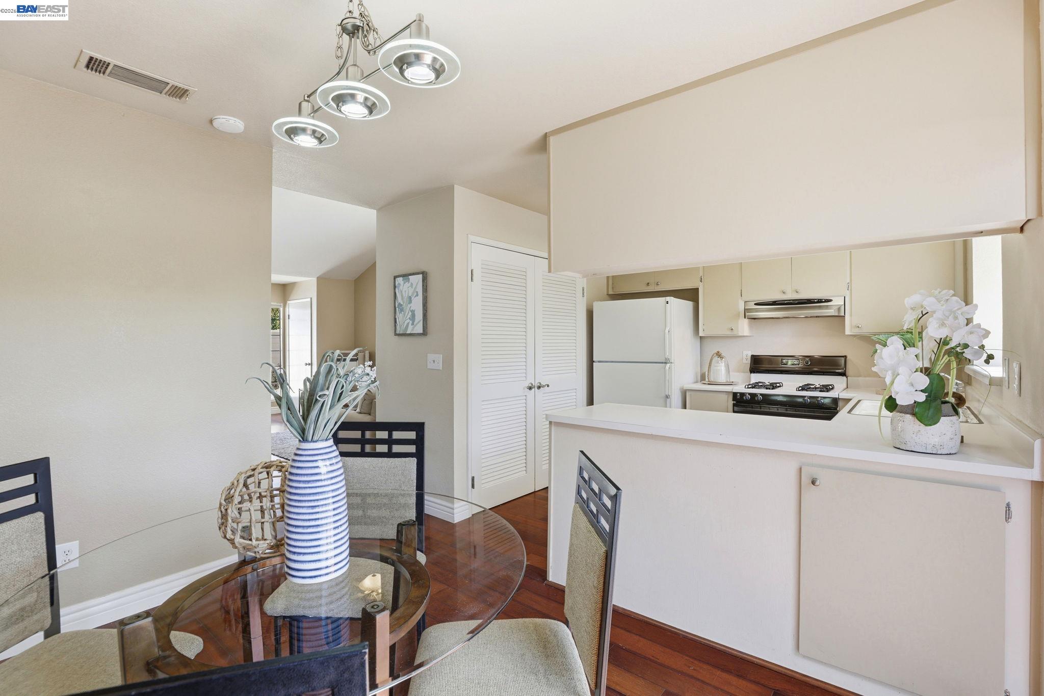 Photo #9: 41138299 Listing: Photo #9