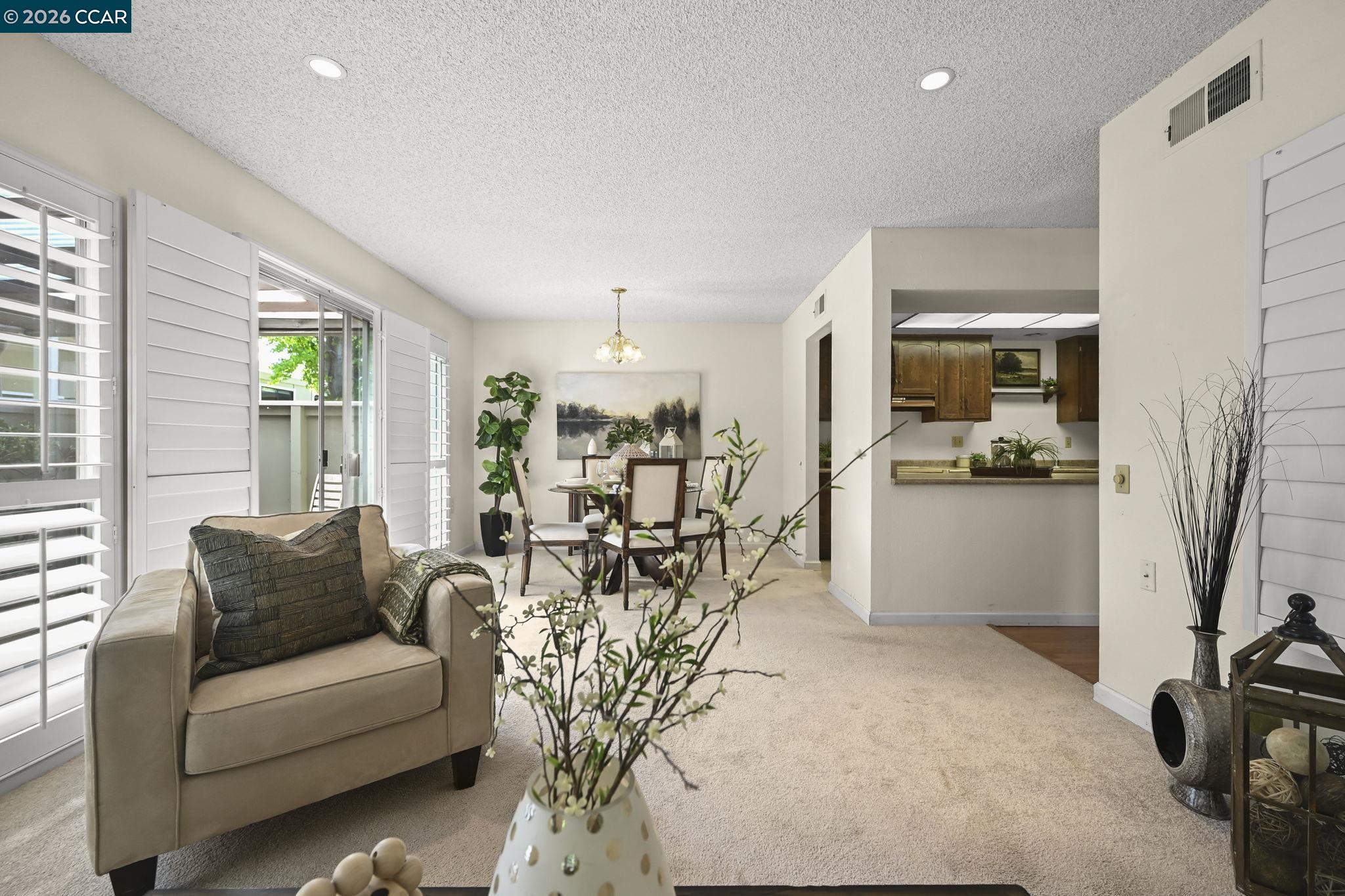 Photo #8: 41138306 Listing: Photo #8