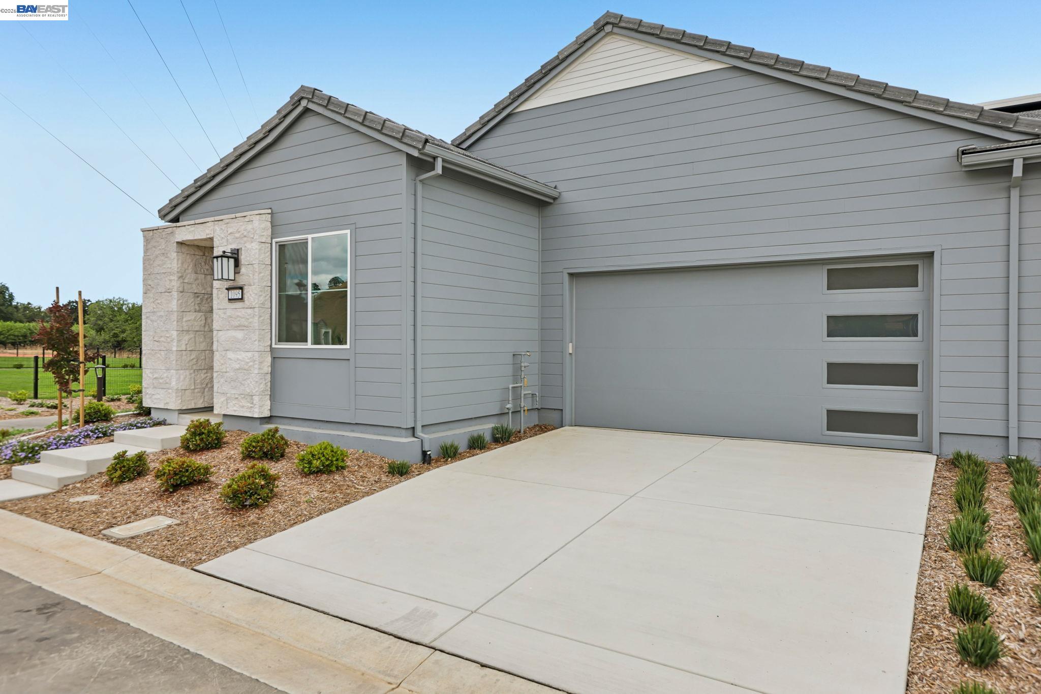 1095 Riverbend Drive, Brentwood CA 94513 — photo 2
