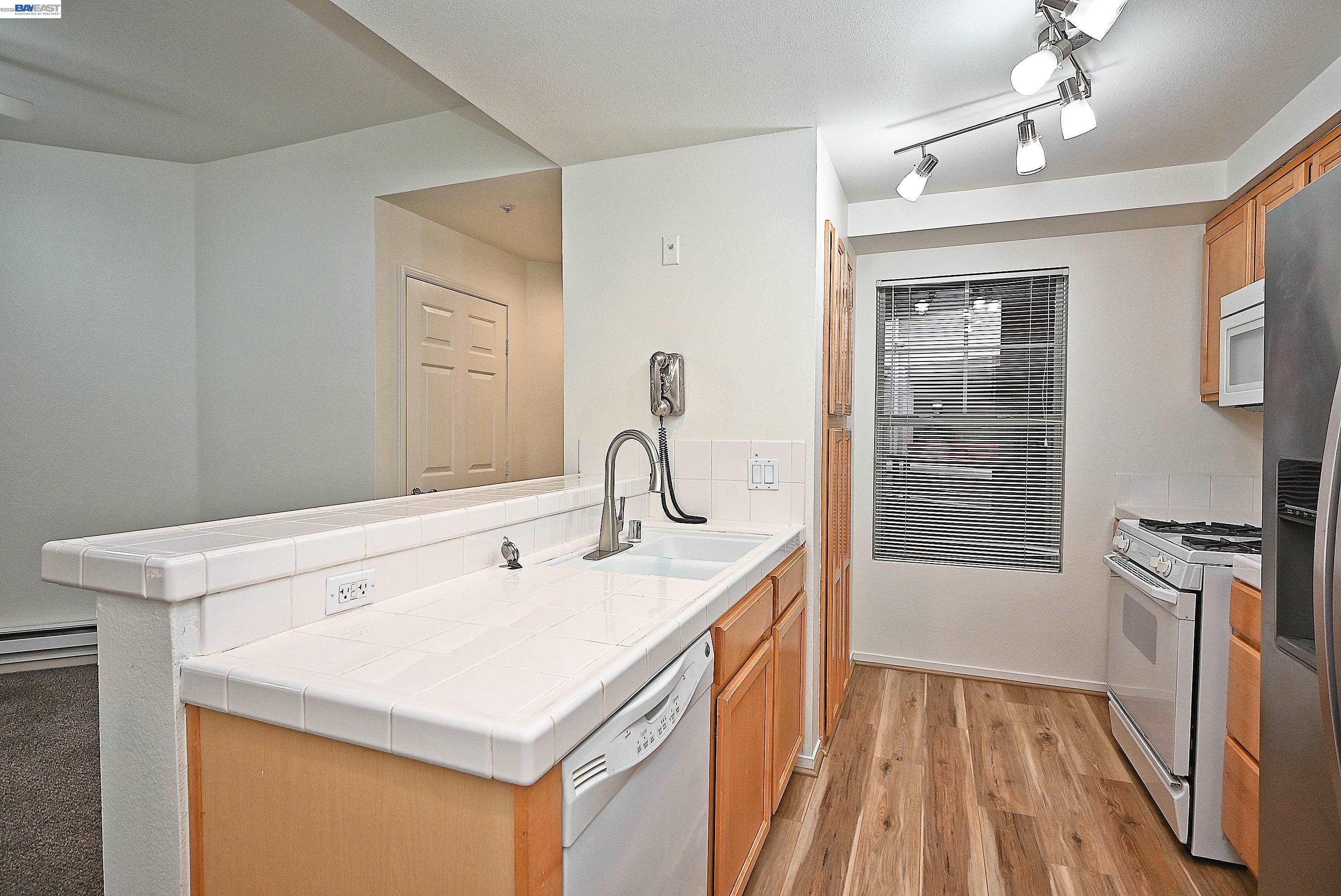 Photo #8: 41138334 Listing: Photo #8