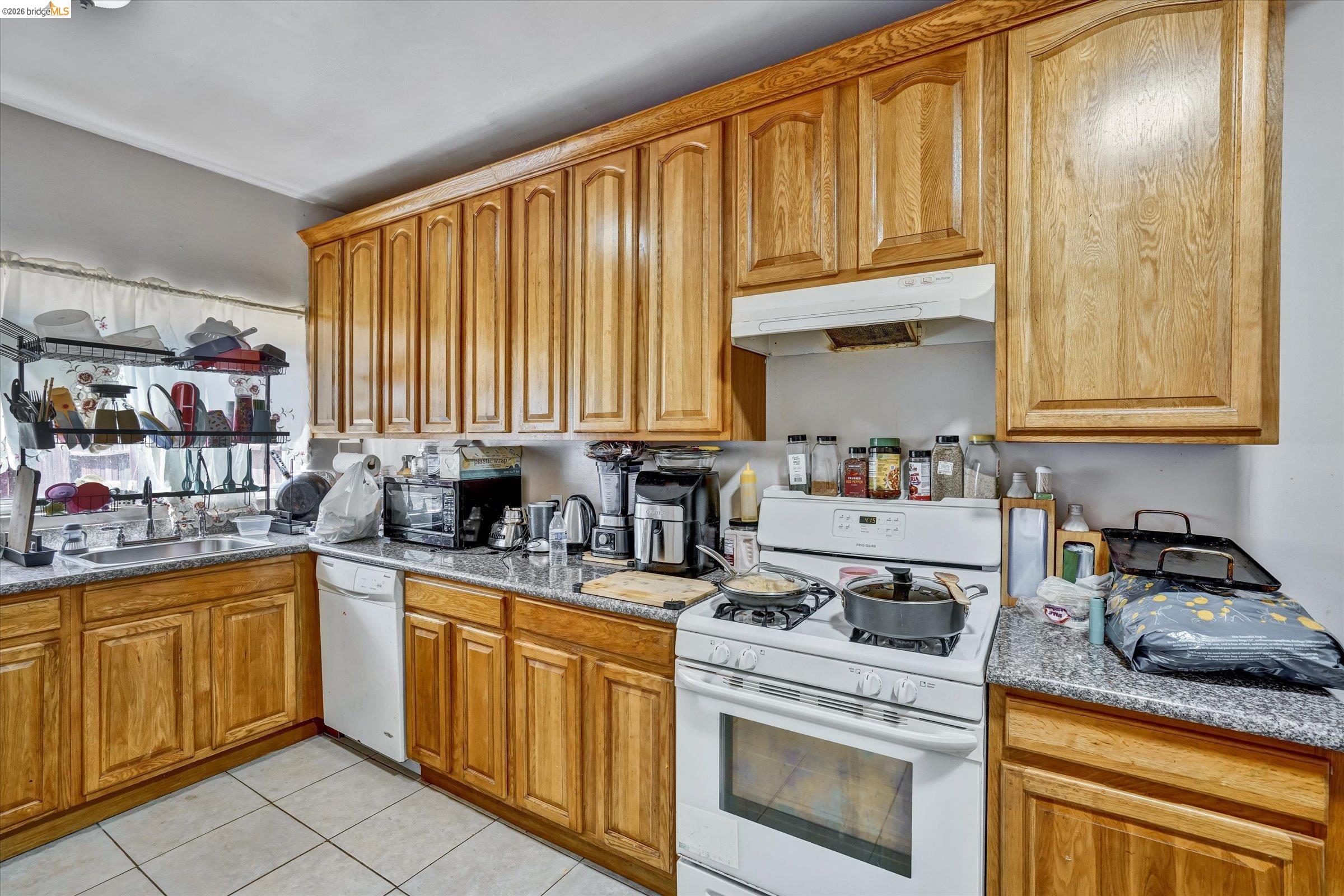 1390 Highland Blvd, Hayward CA 94542 — photo 17