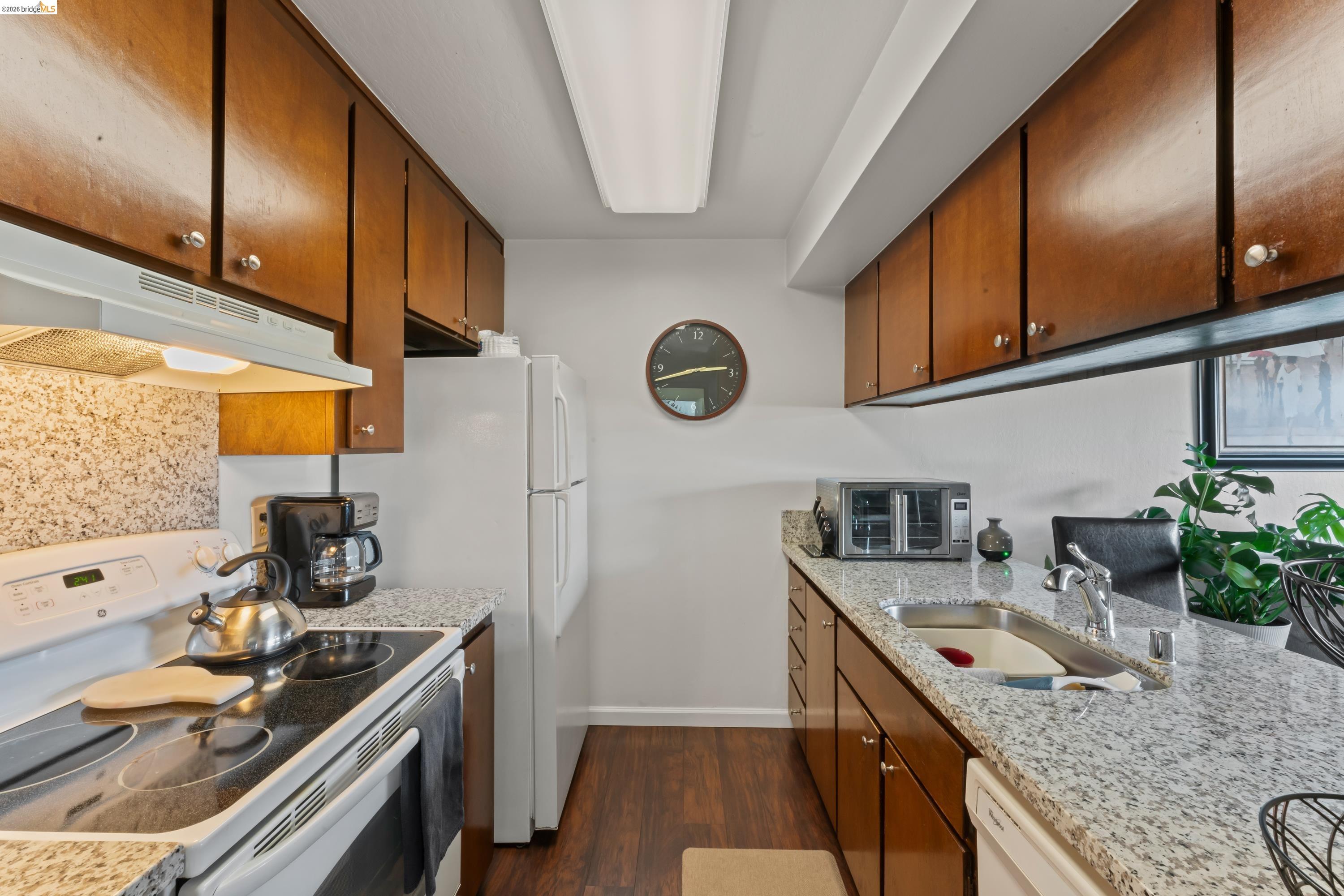 Photo #5: 41138459 Listing: Photo #5