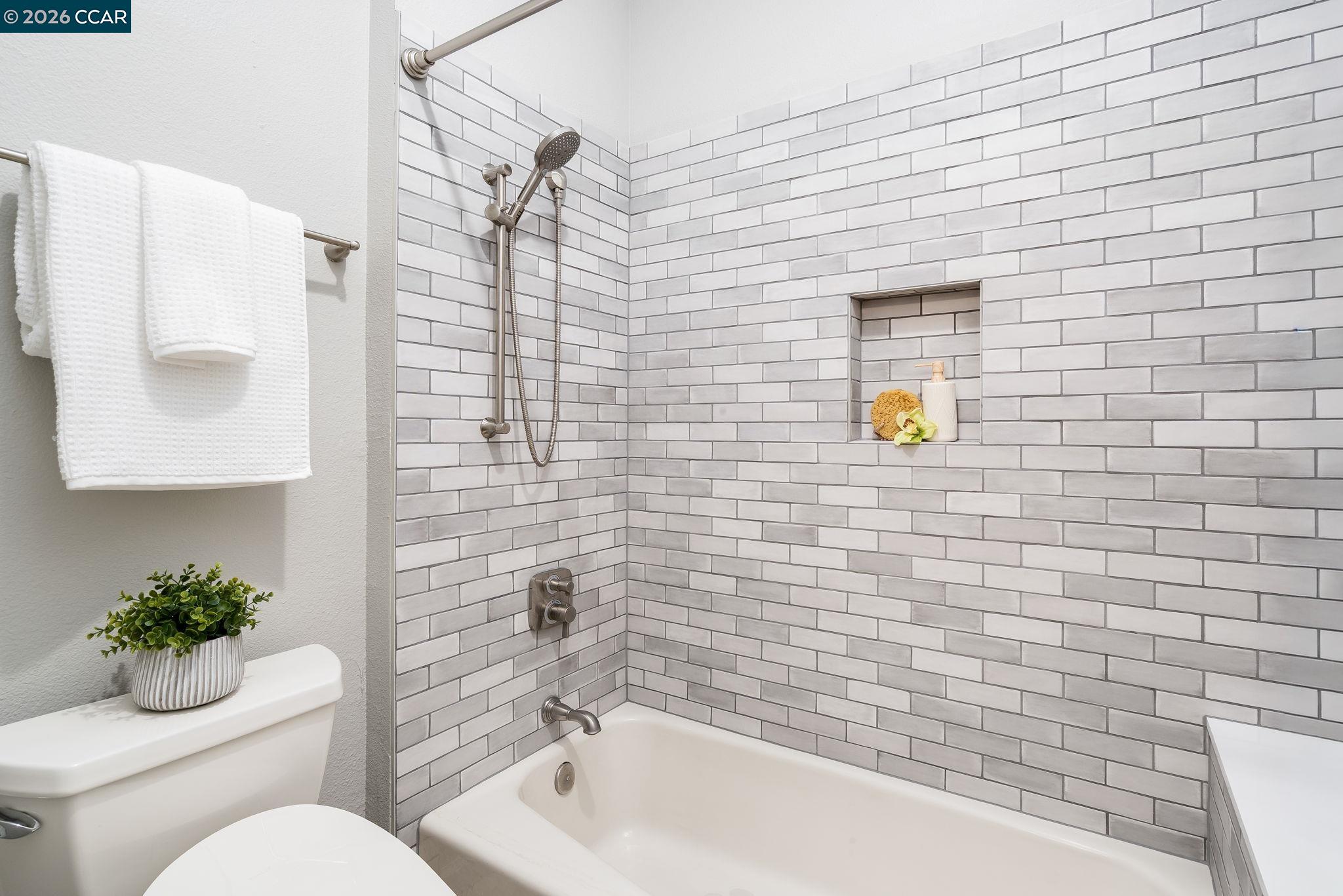 Photo #25: 41138495 Listing: Photo #25