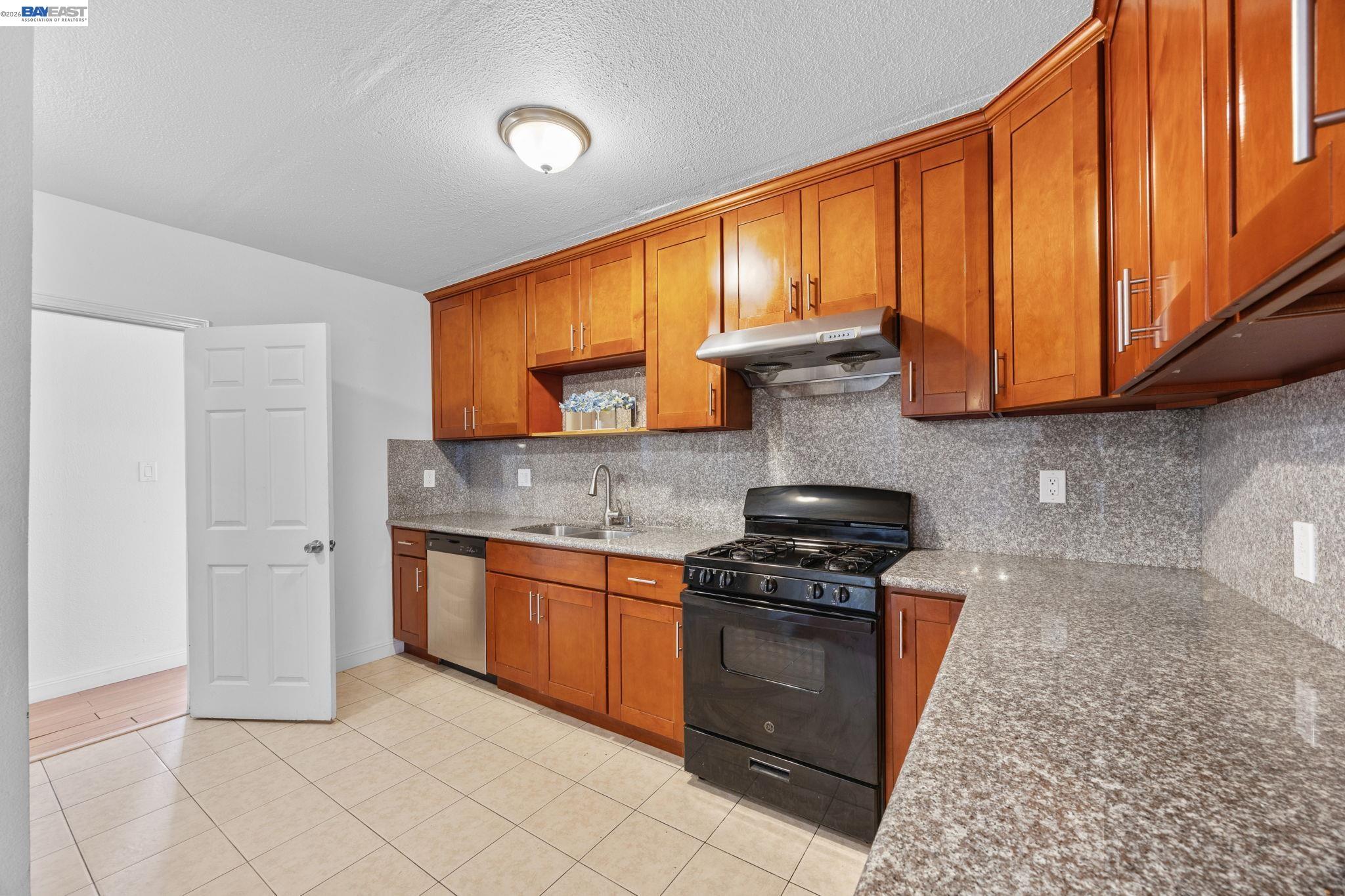 1828 Rosedale Ave, Oakland CA 94601 — photo 13