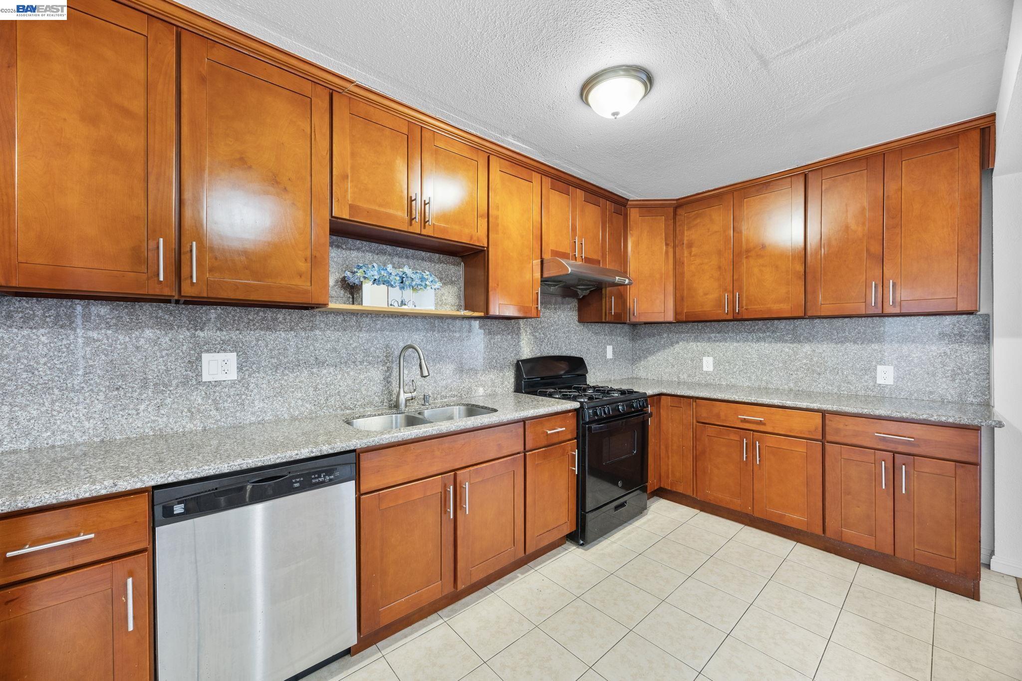 1828 Rosedale Ave, Oakland CA 94601 — photo 15