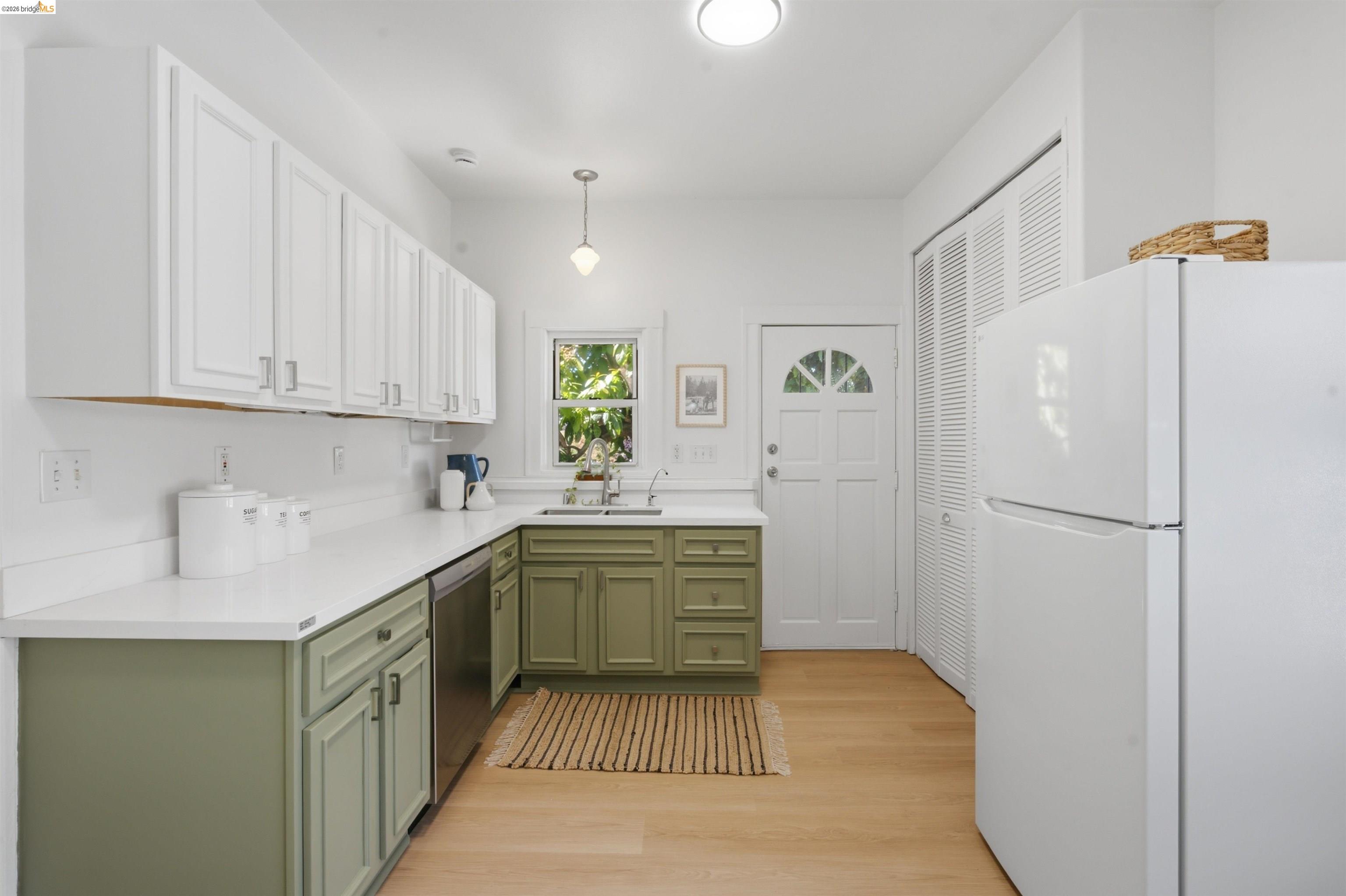963 37Th St, Oakland CA 94608 — photo 12