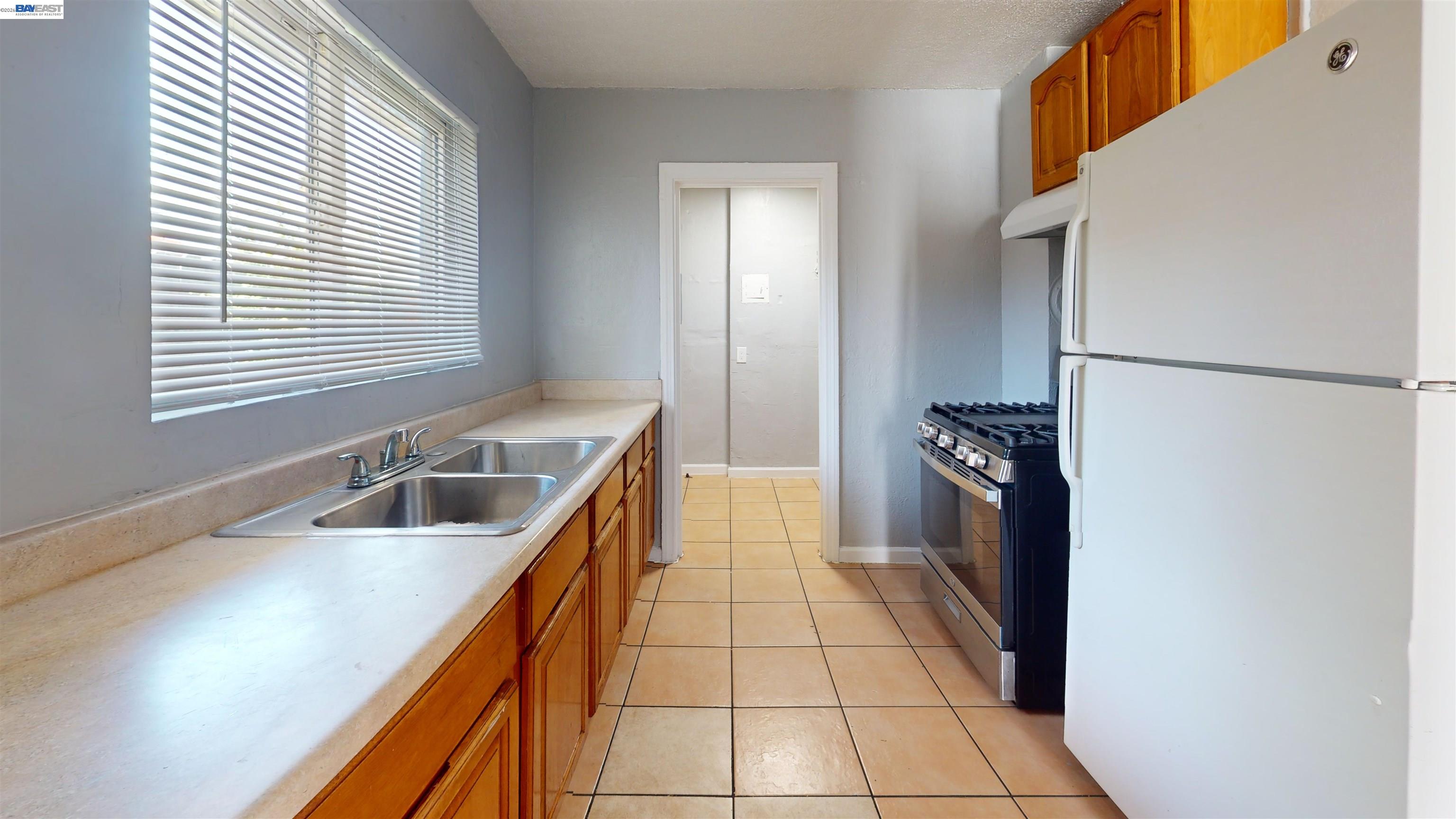 6625 Bancroft Ave, Oakland CA 94605 — photo 12
