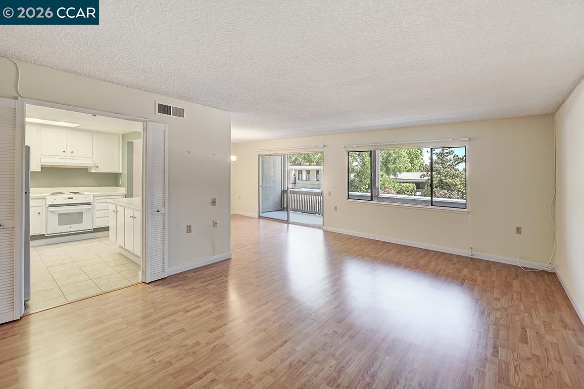 Photo #2: 41138582 Listing: Photo #2