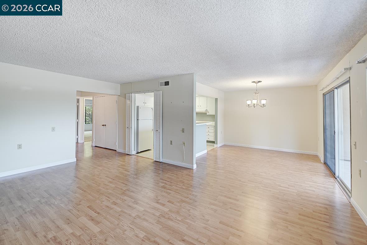Photo #3: 41138582 Listing: Photo #3