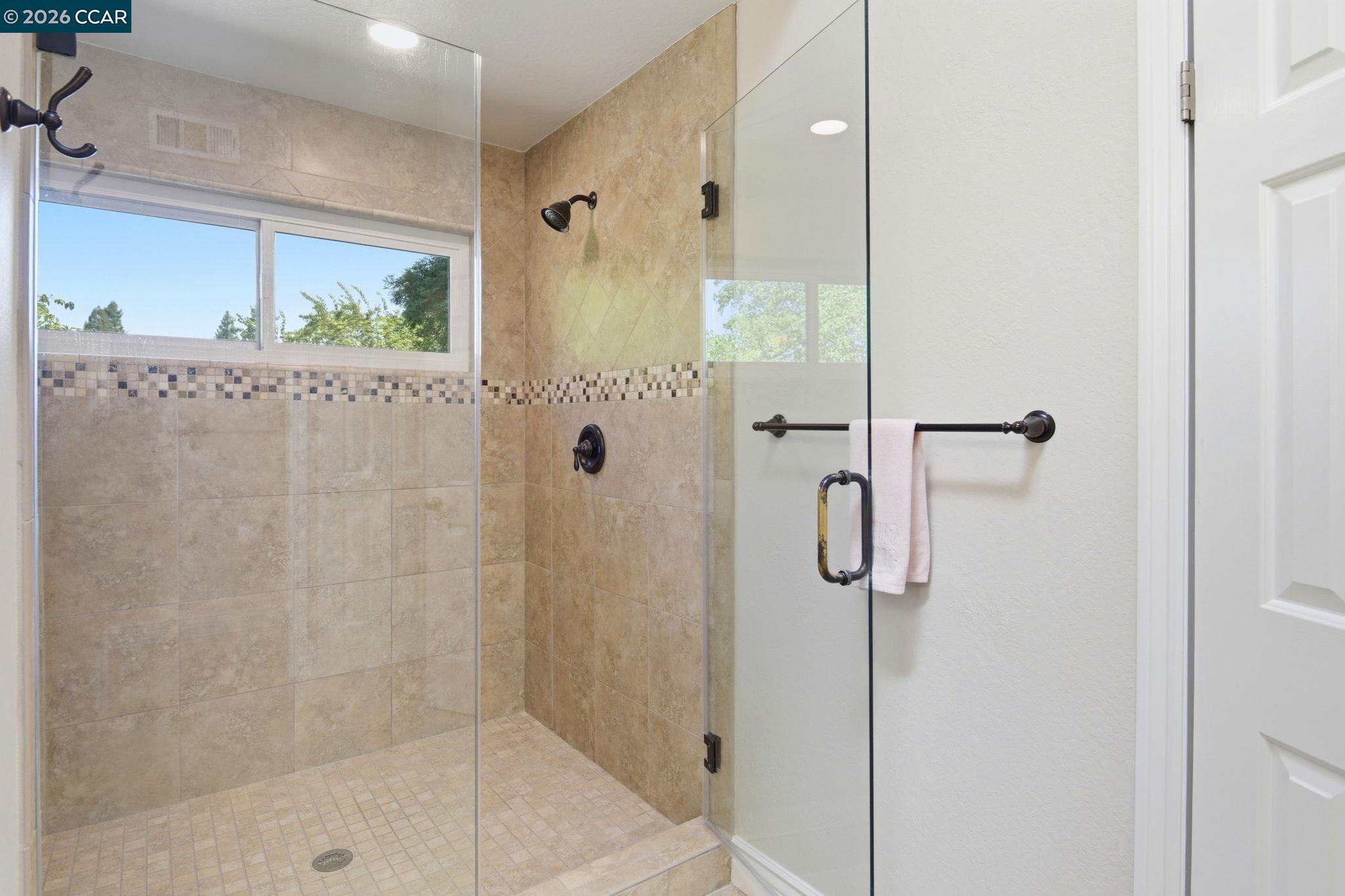 Photo #21: 41138640 Listing: Photo #21